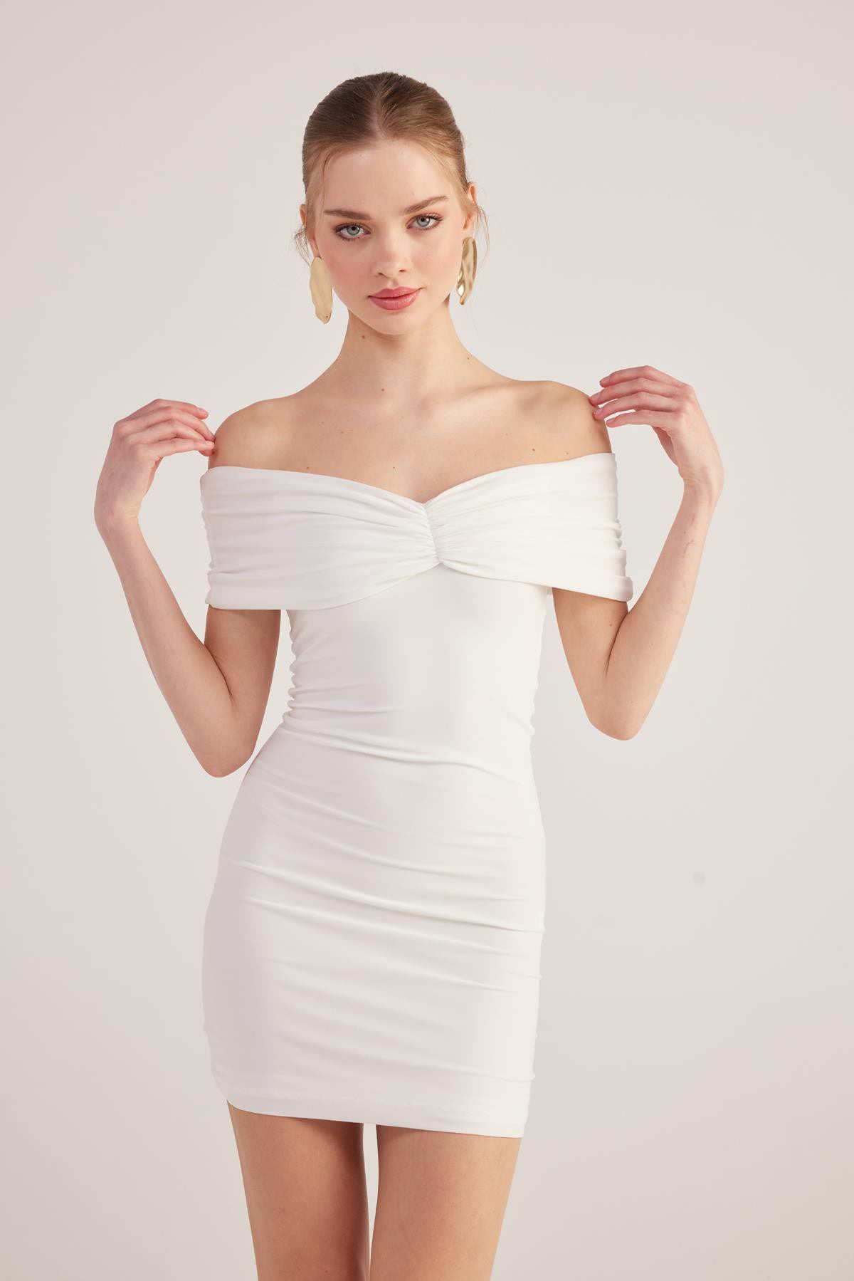 Madonna Neck Mini Muse Kleid
