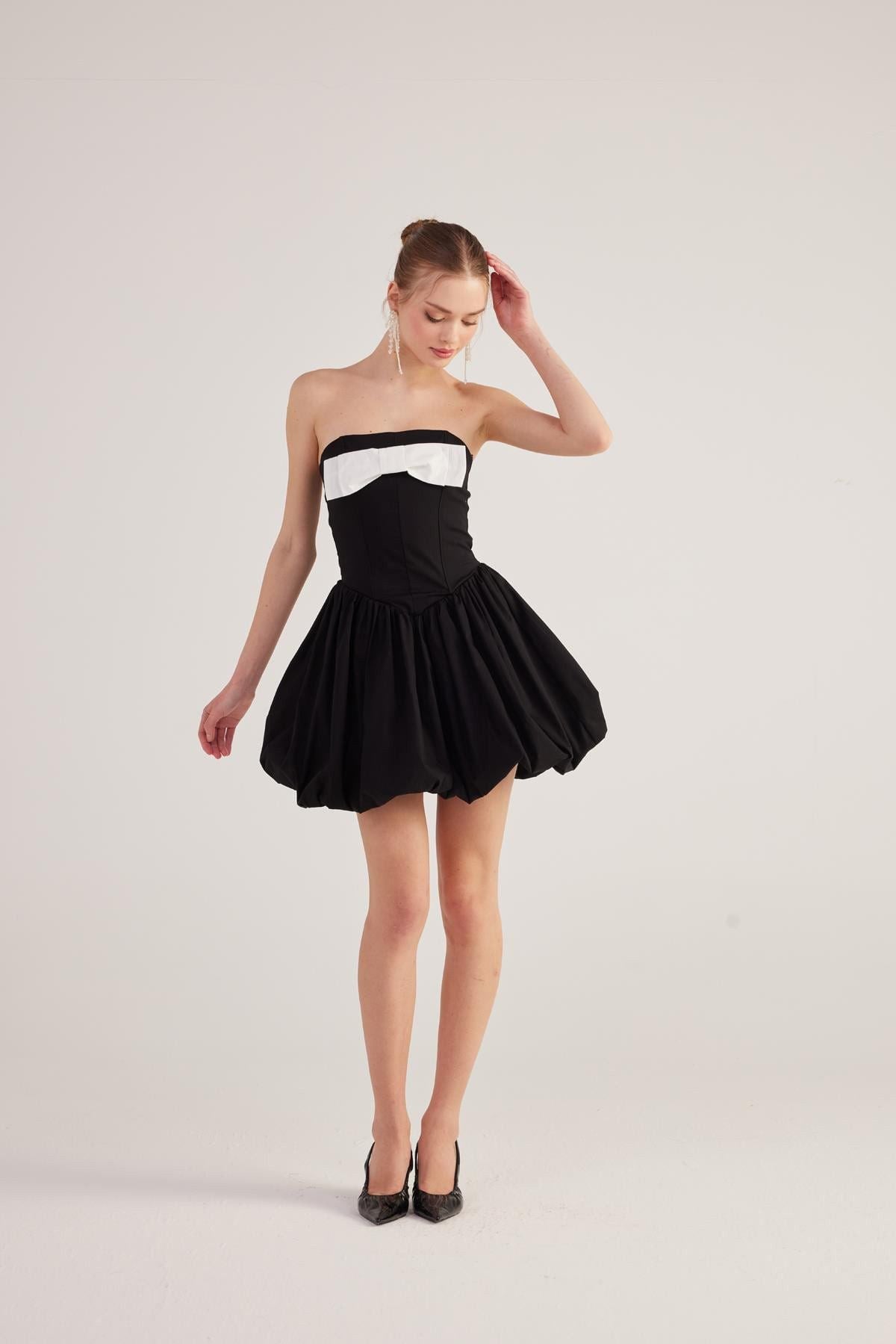 Minikleid mit Ballonrock und Schleife