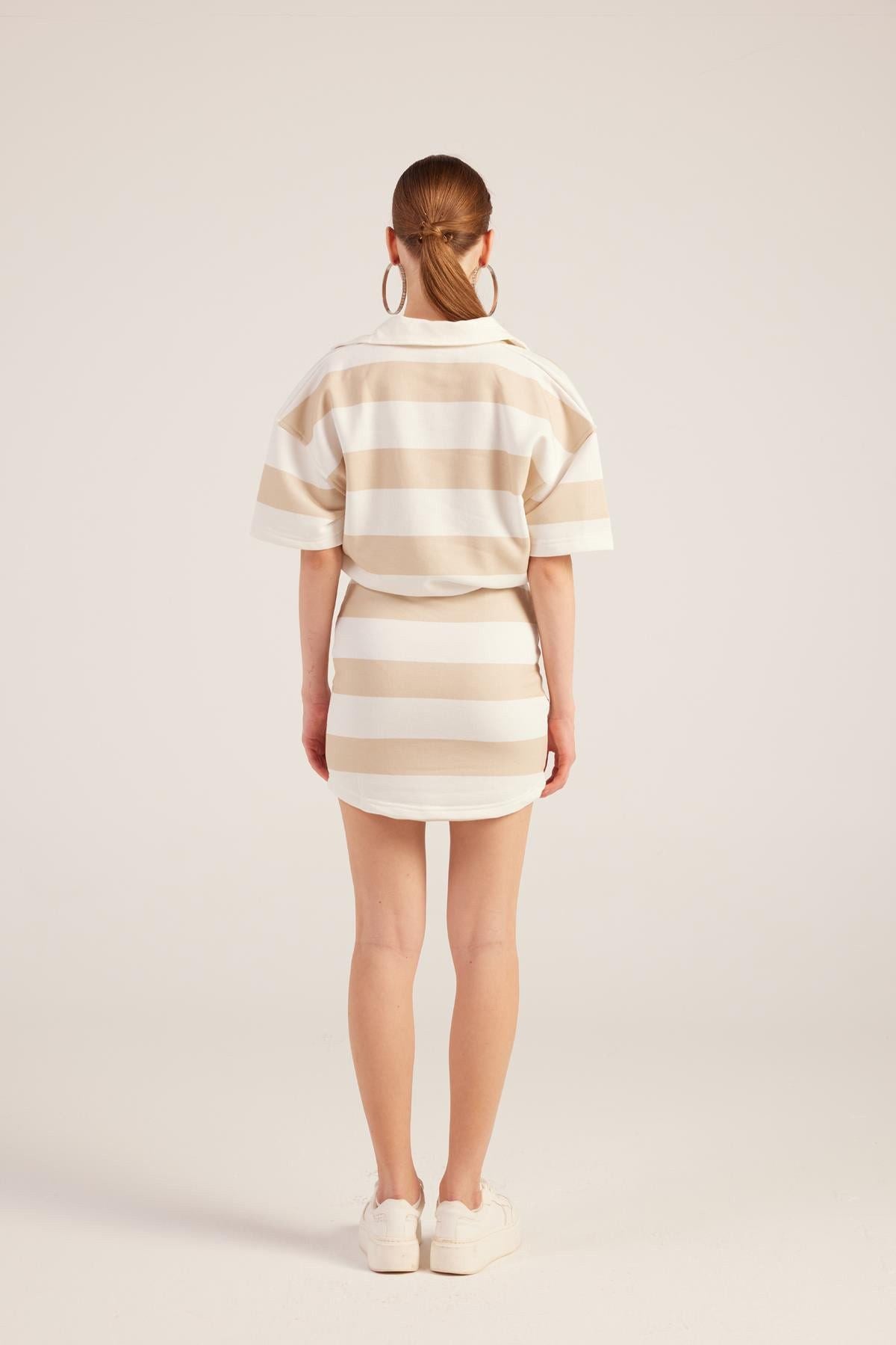 Gestreiftes Mini-Kleid mit Polokragen