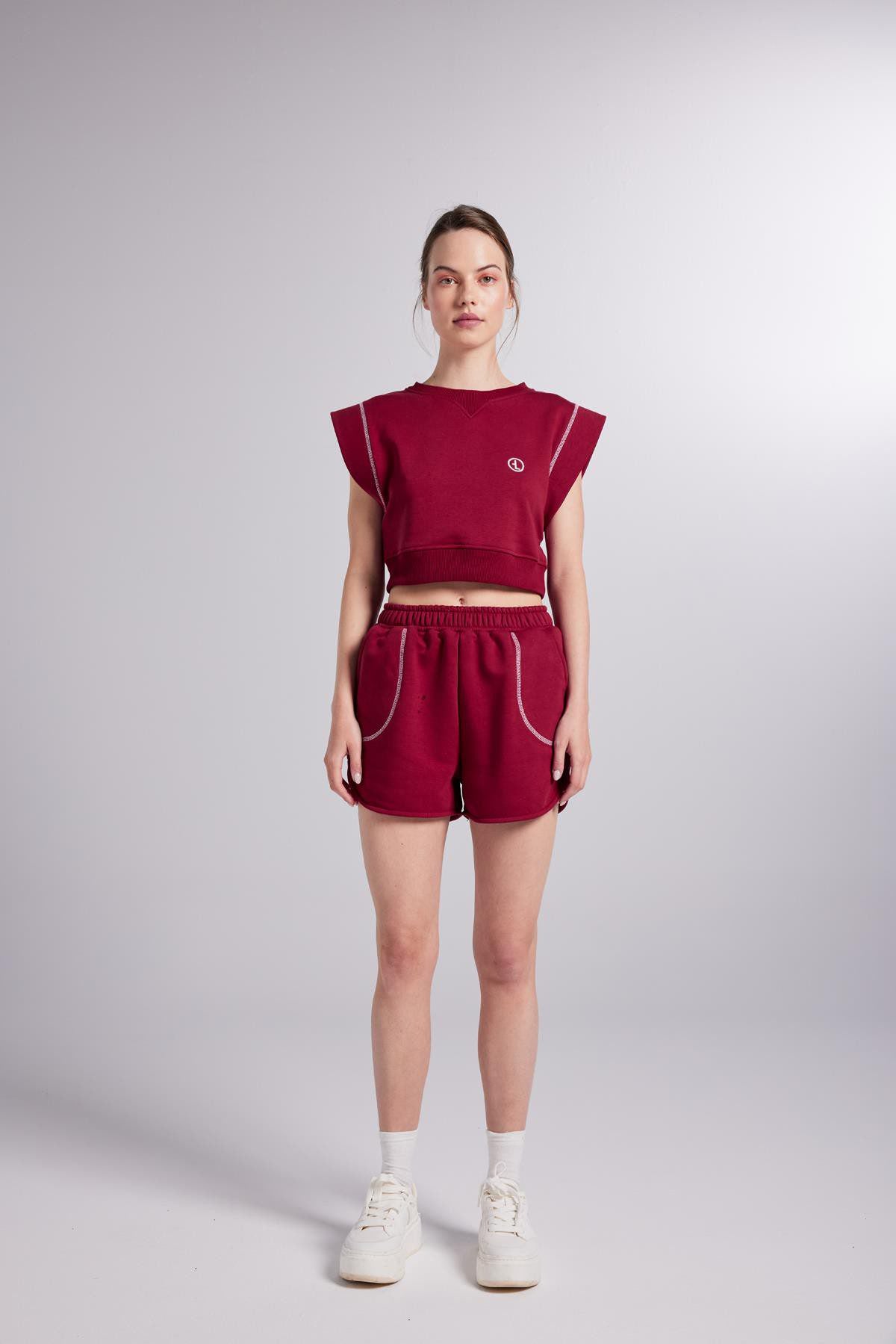 Mini-Shorts mit Kontrastnähten