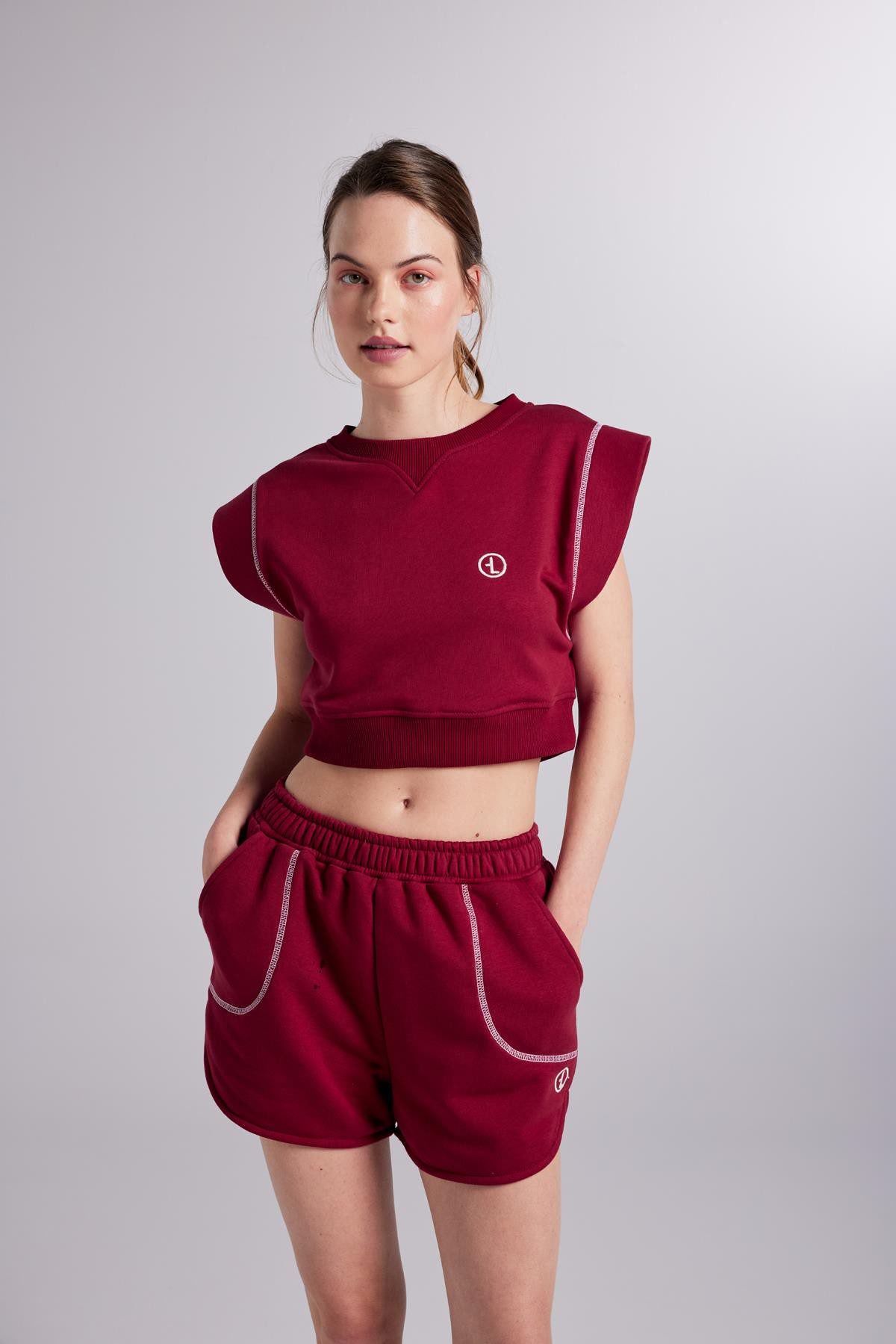 Mini-Shorts mit Kontrastnähten