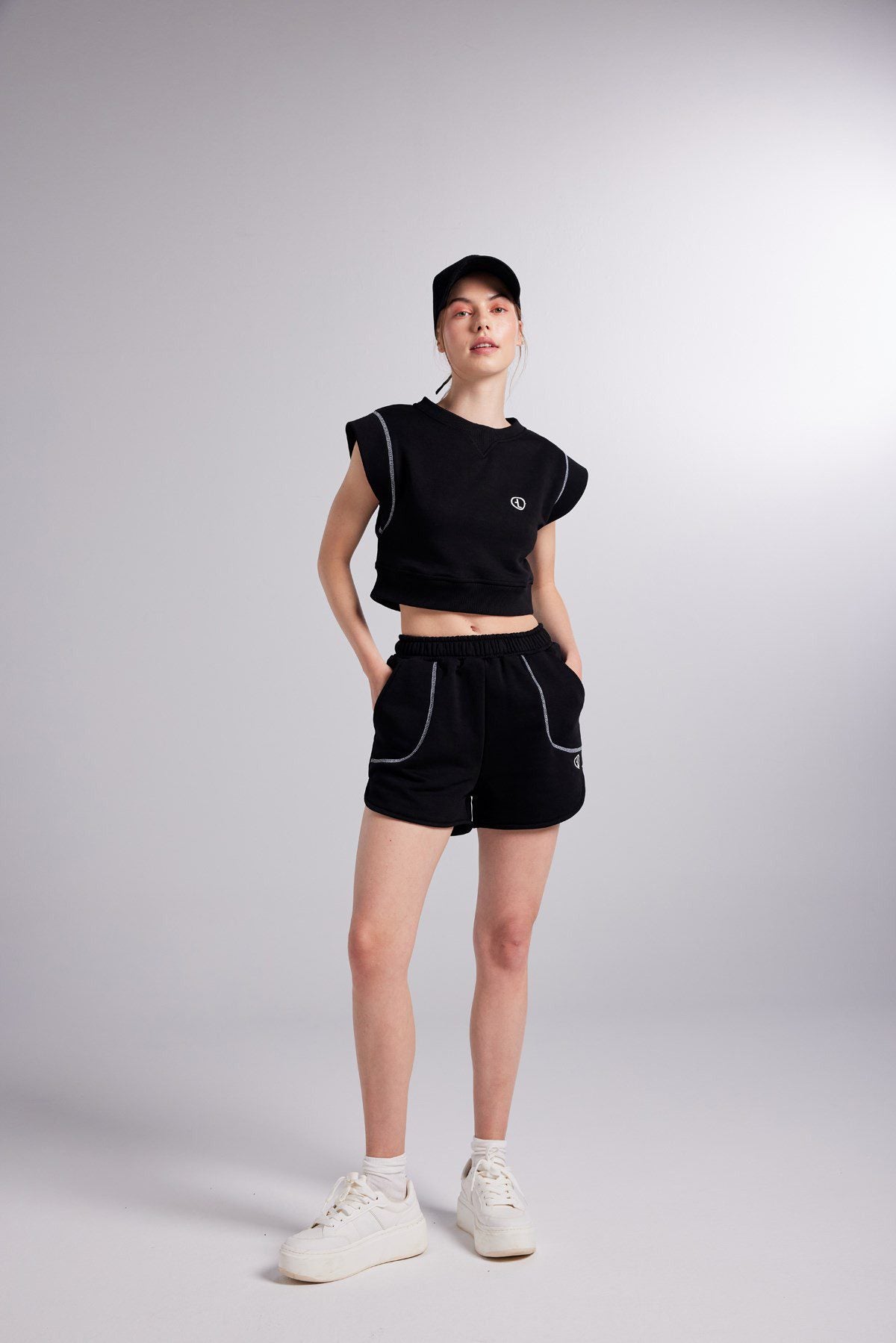 Kontraststich Crop Rhode T-Shirt