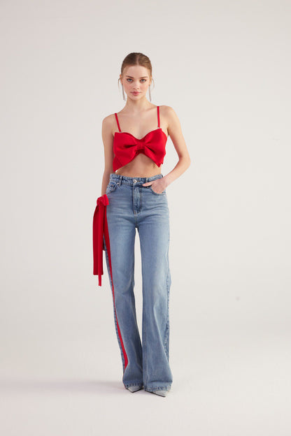 Hochtaillierte Jeans mit Banddetails