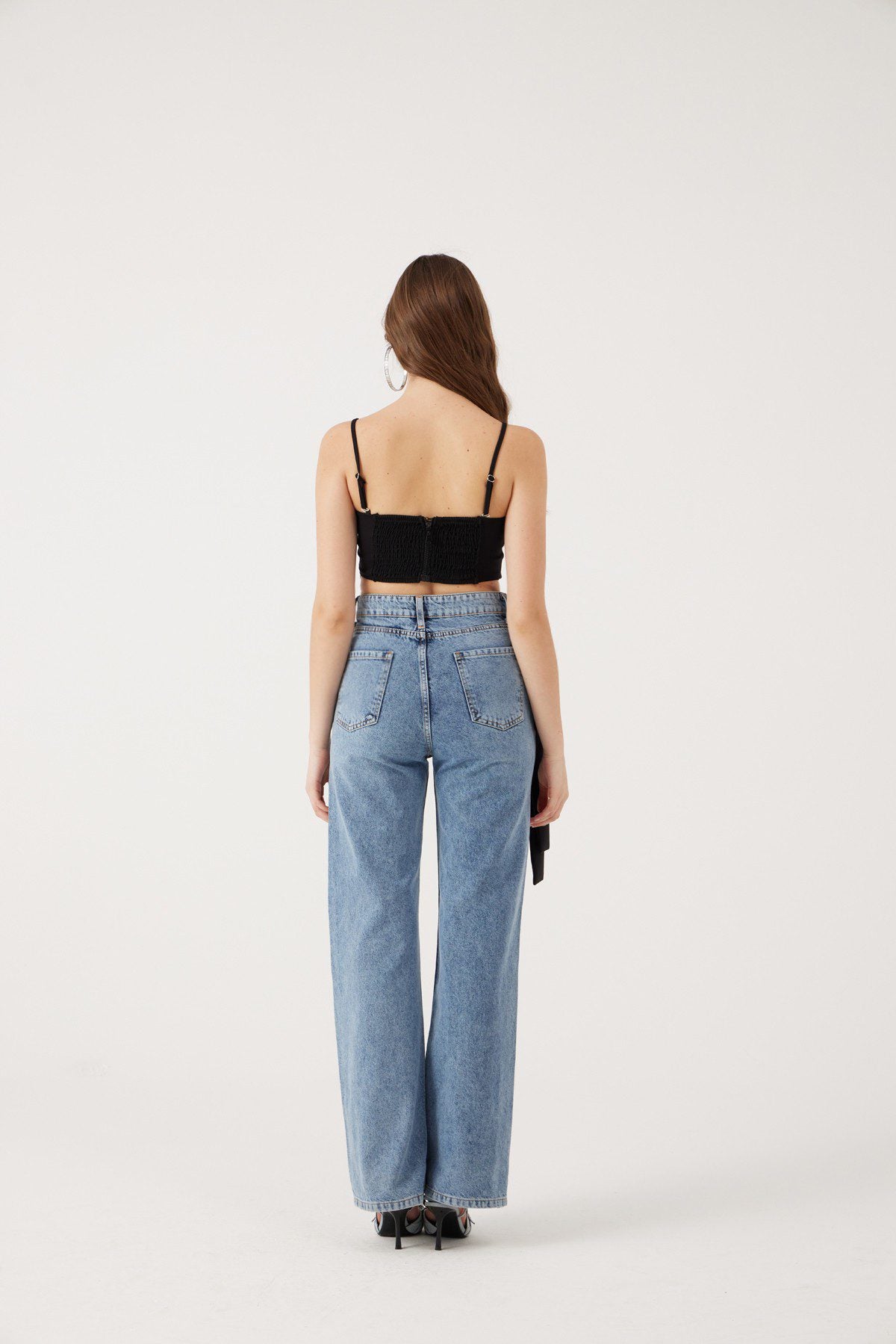 Hochtaillierte Jeans mit Banddetails