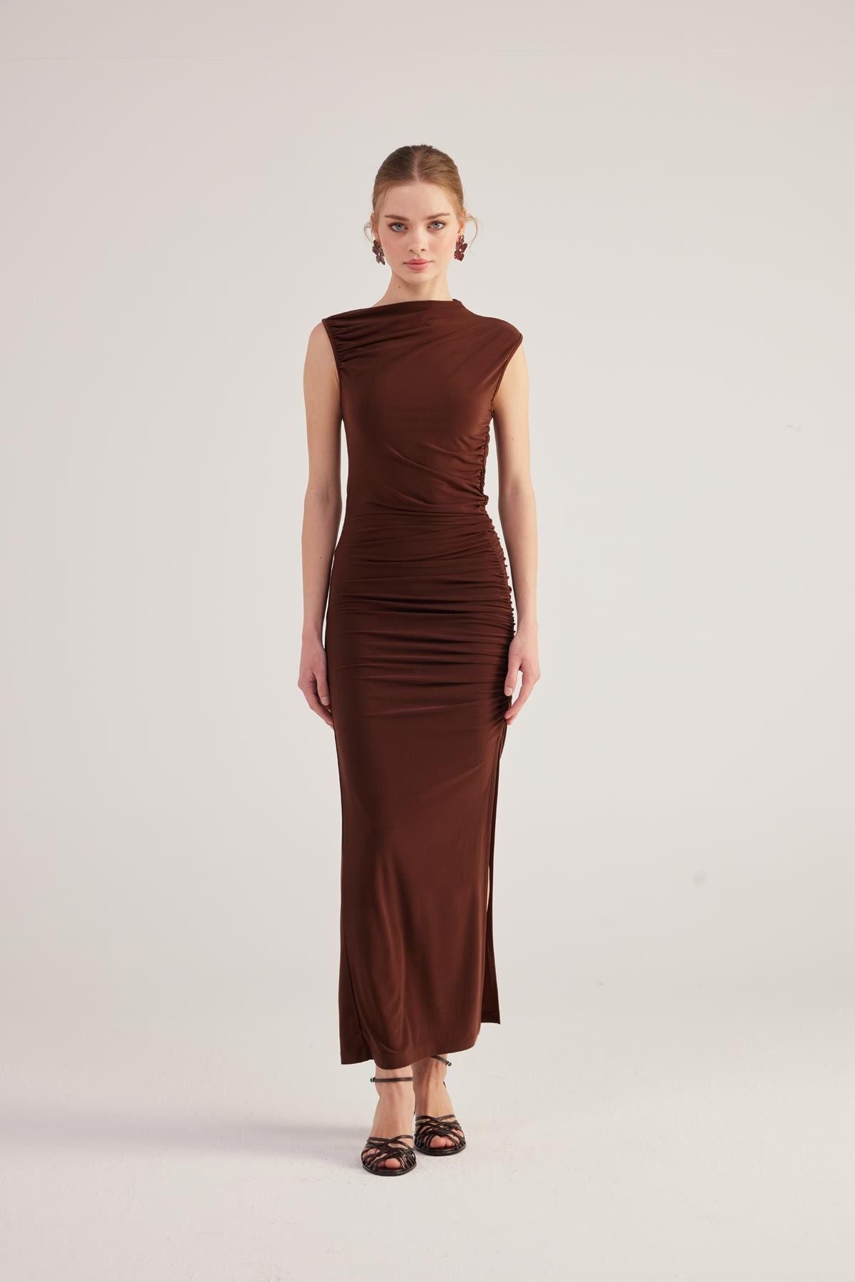 Langes Lilienkleid mit Raffung