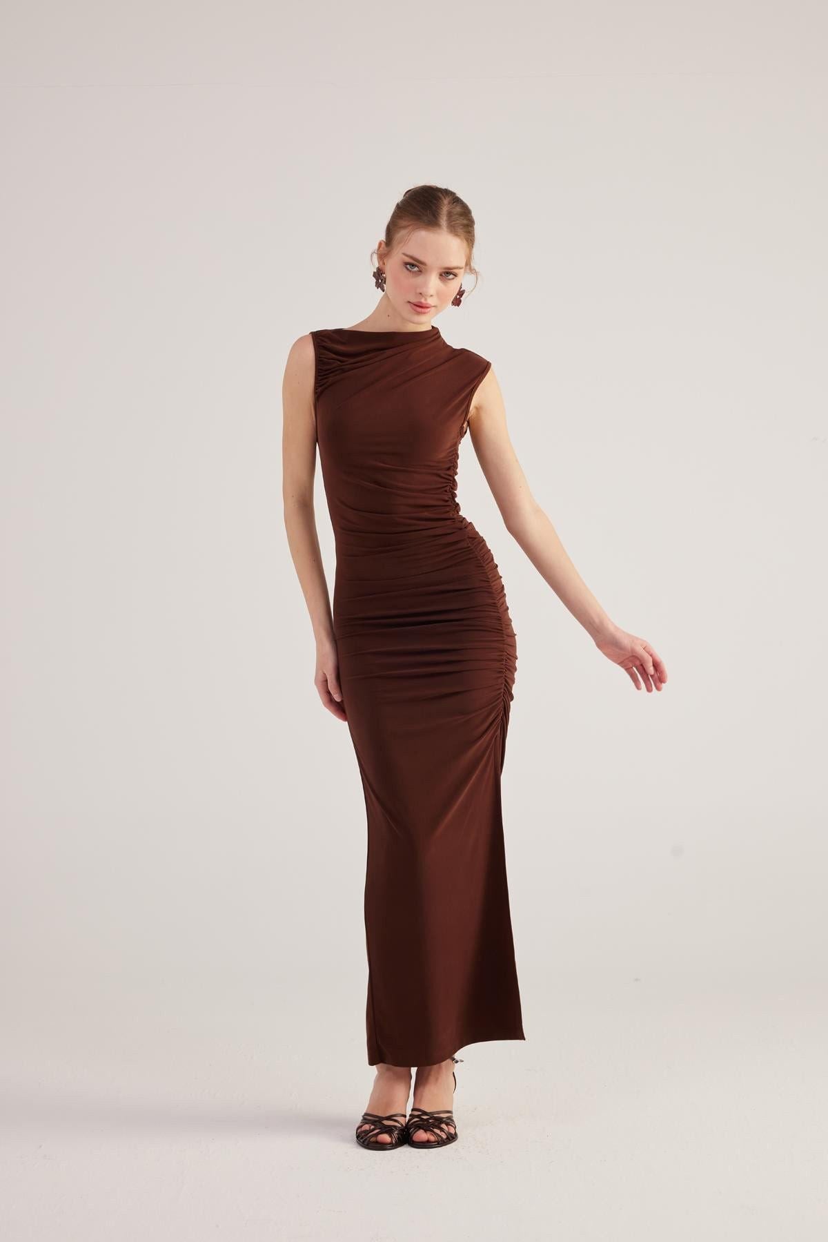 Langes Lilienkleid mit Raffung
