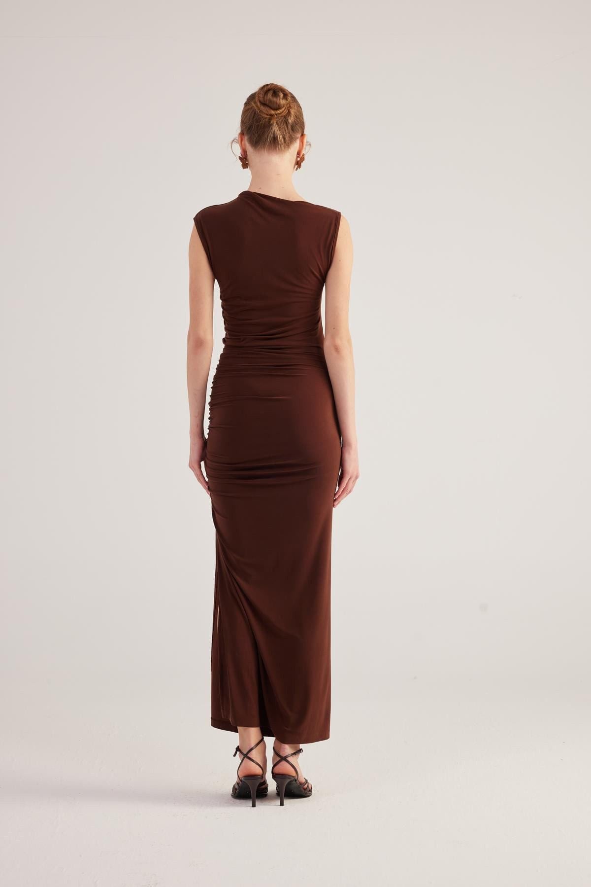 Langes Lilienkleid mit Raffung