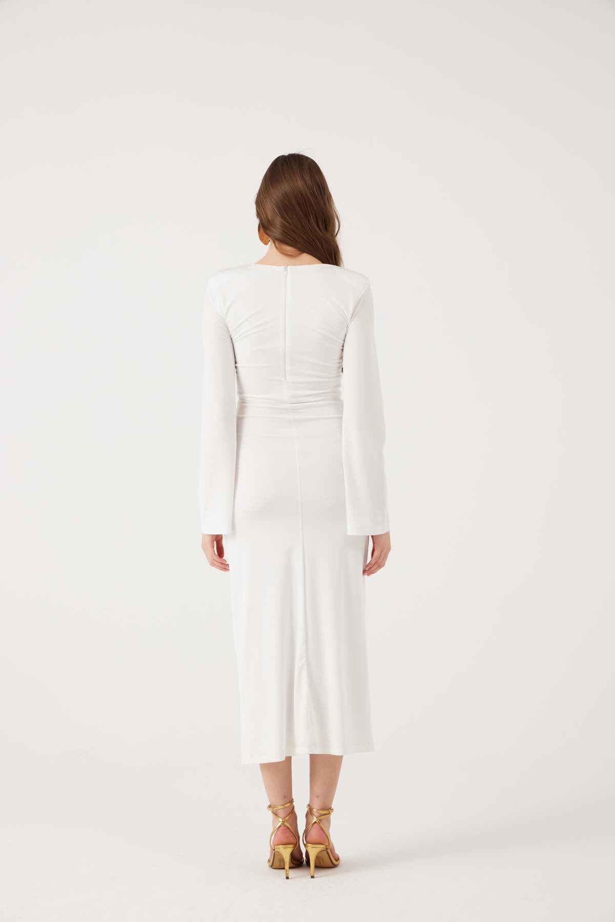 V-Ausschnitt Langkleid mit Accessoire