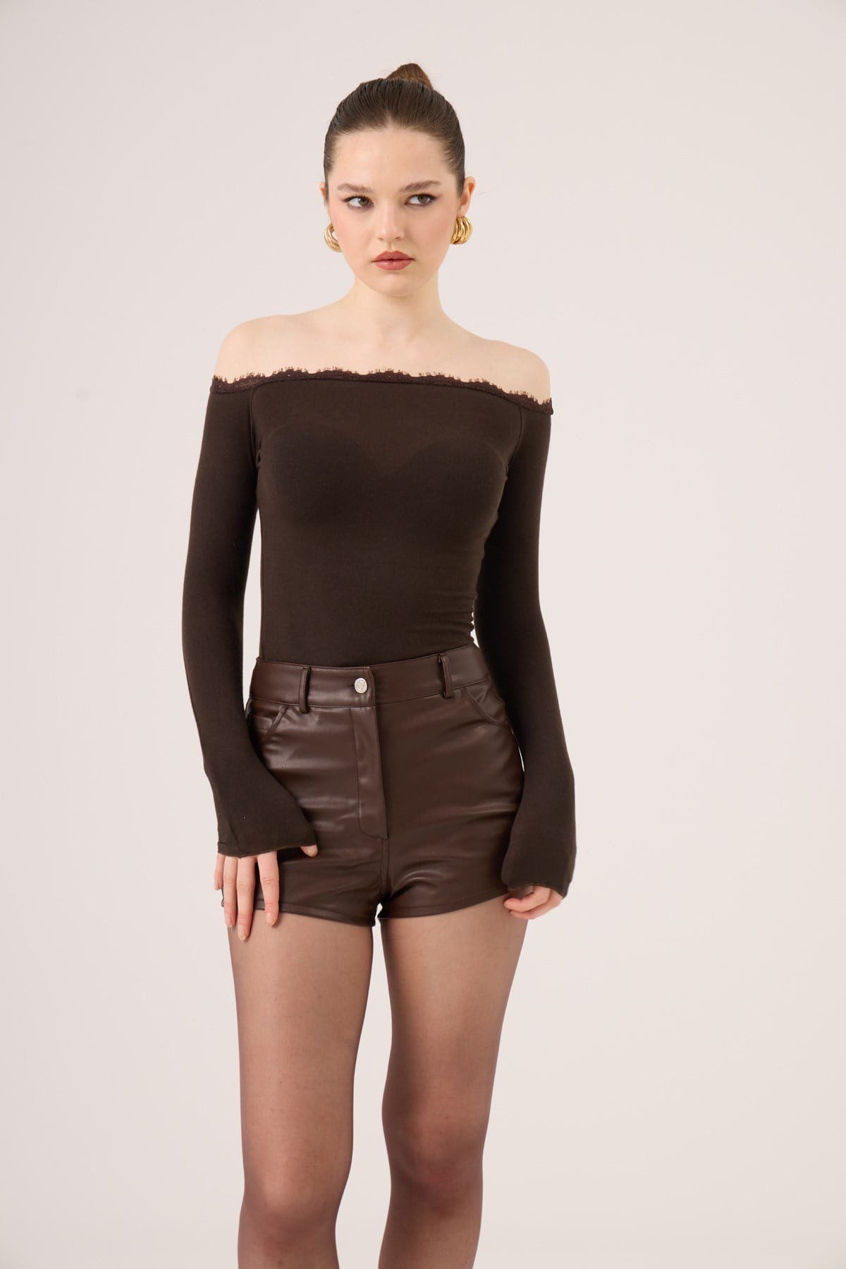 Madonna Spitzenhals Cashmere Top