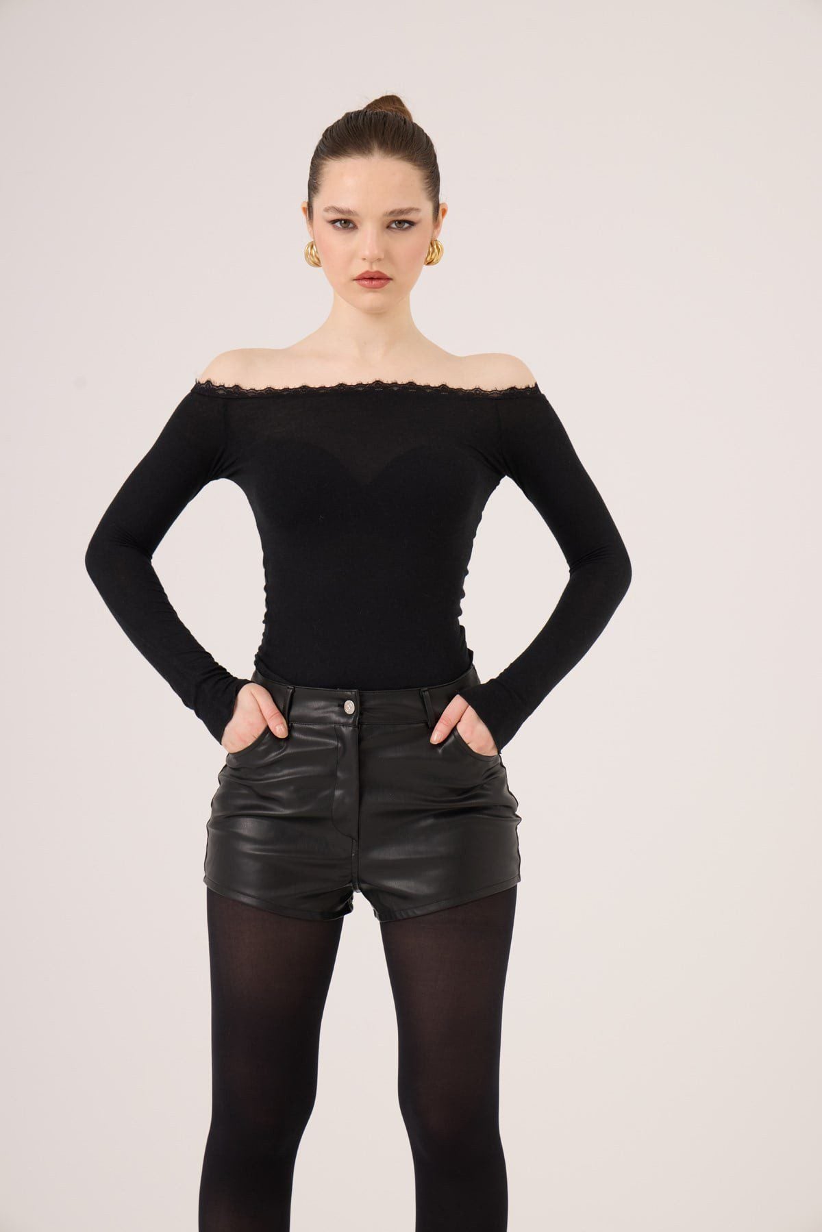 Madonna Spitzenhals Cashmere Top