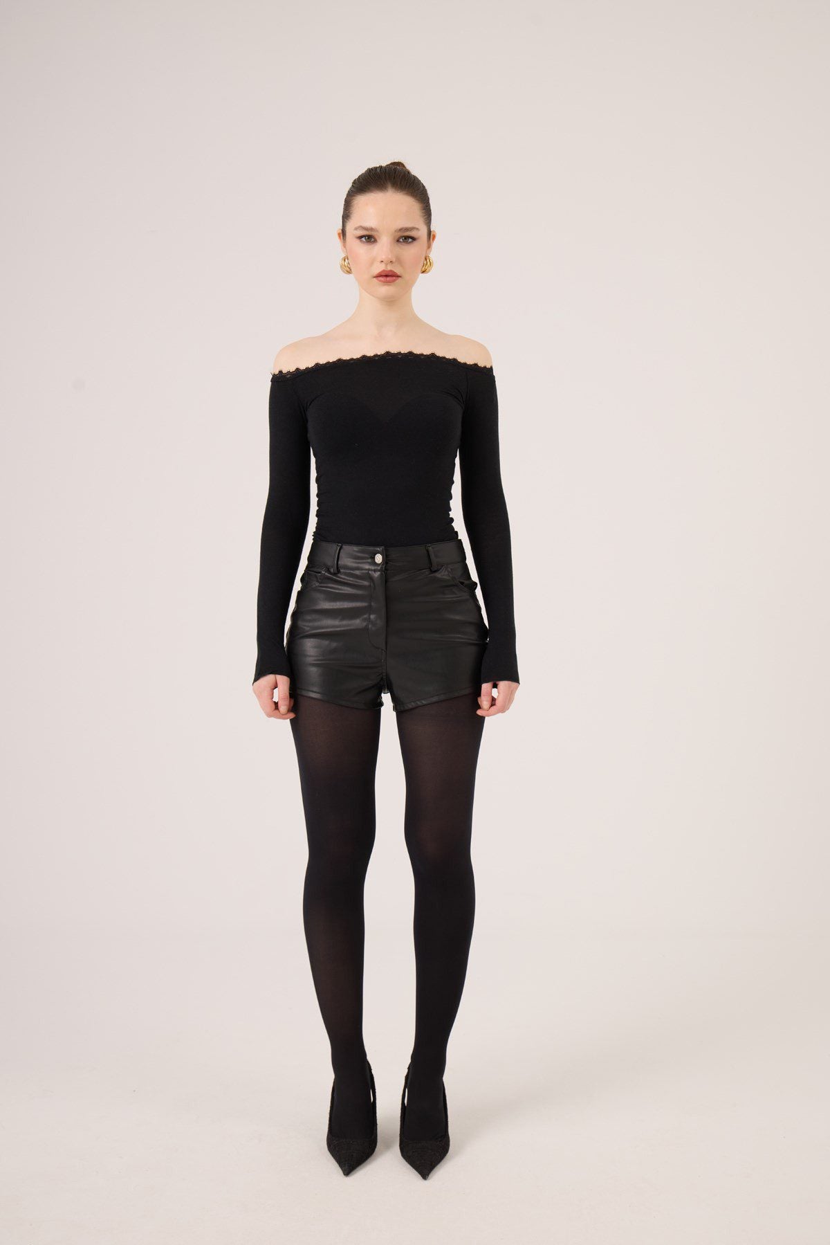 Madonna Spitzenhals Cashmere Top