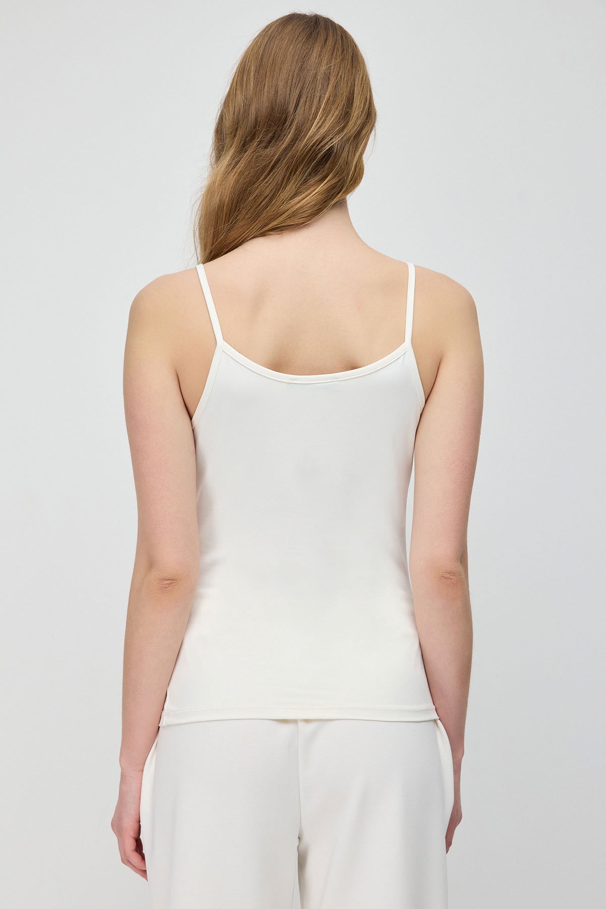 Tanktop mit dünnen Trägern