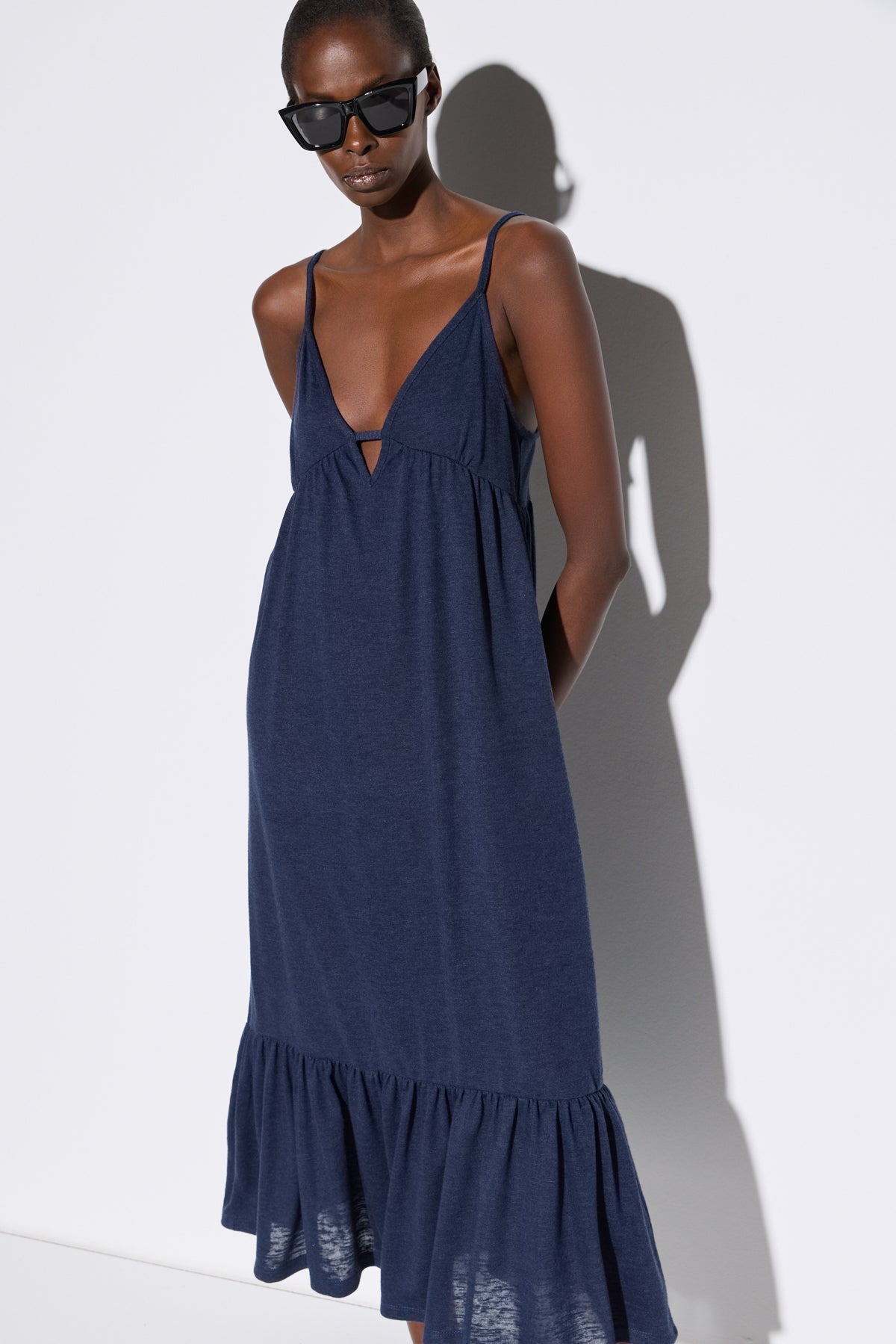 Locker sitzendes Kleid mit dünnen Trägern