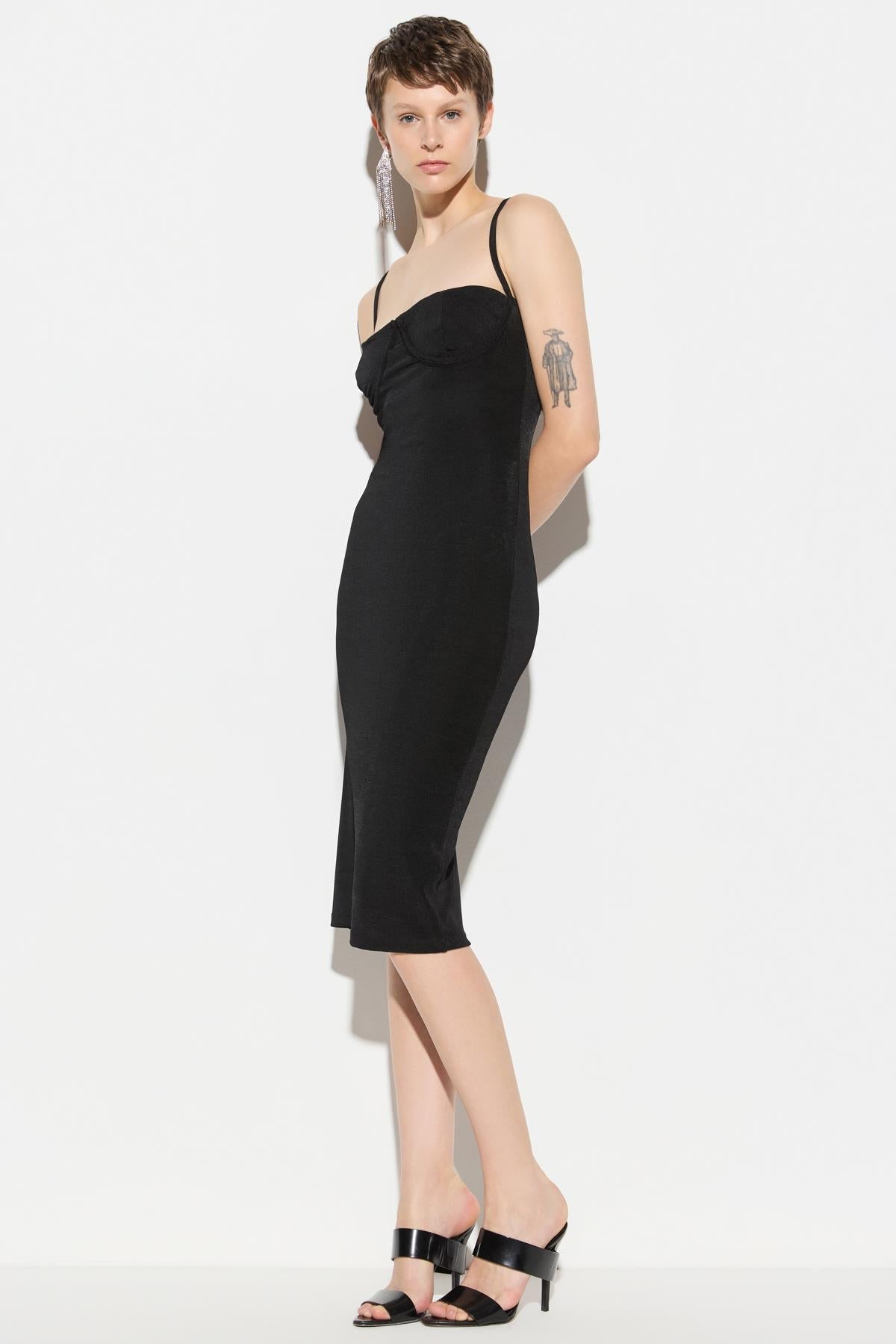 Kleid mit dünnen Trägern