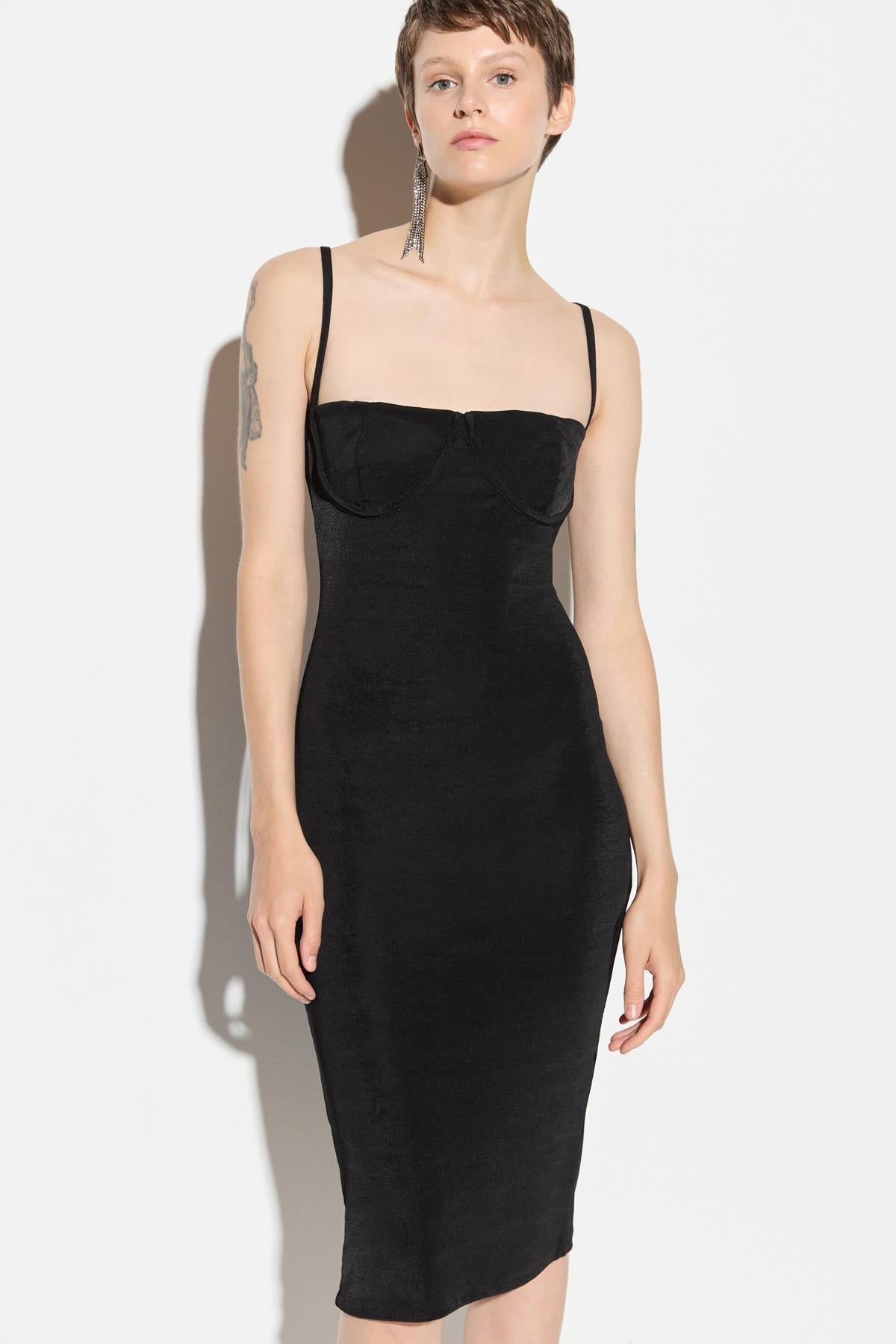 Kleid mit dünnen Trägern