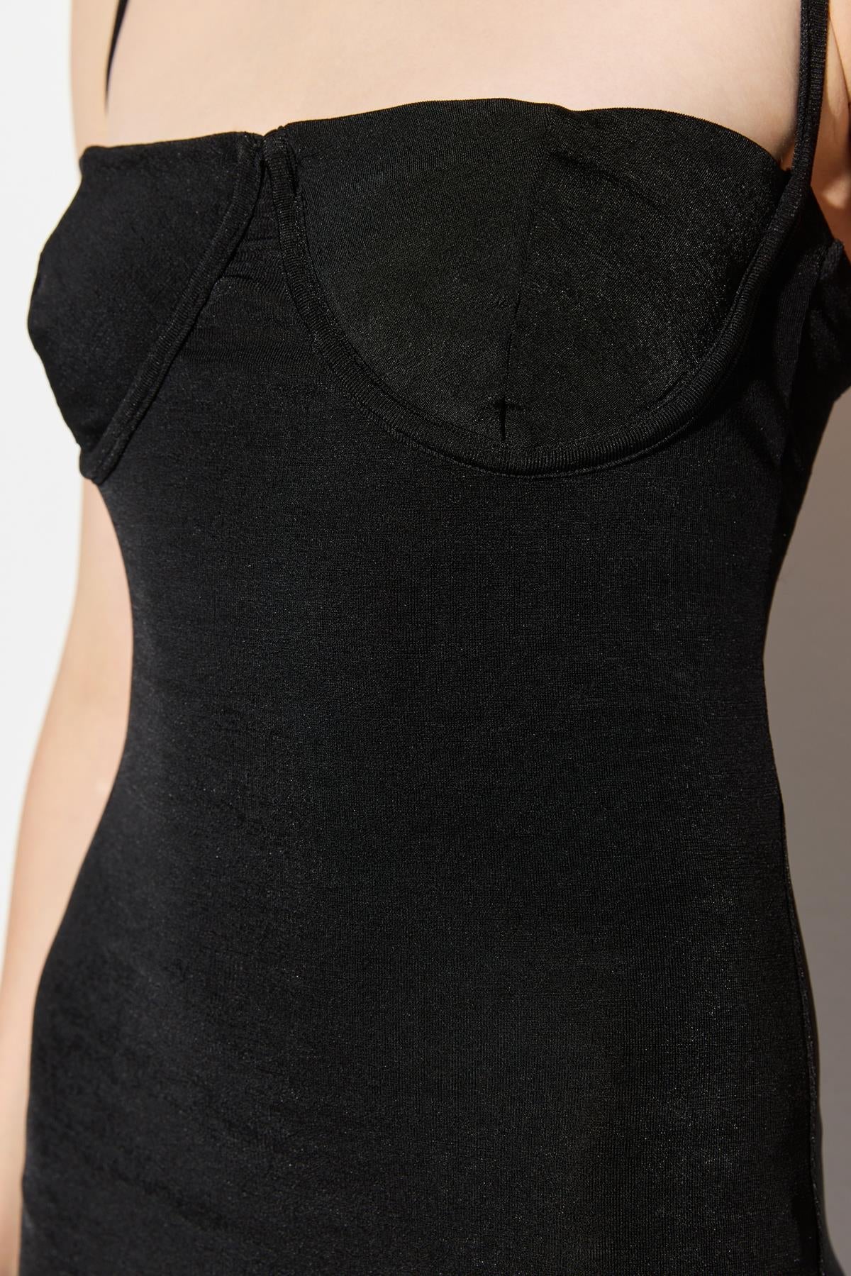 Kleid mit dünnen Trägern