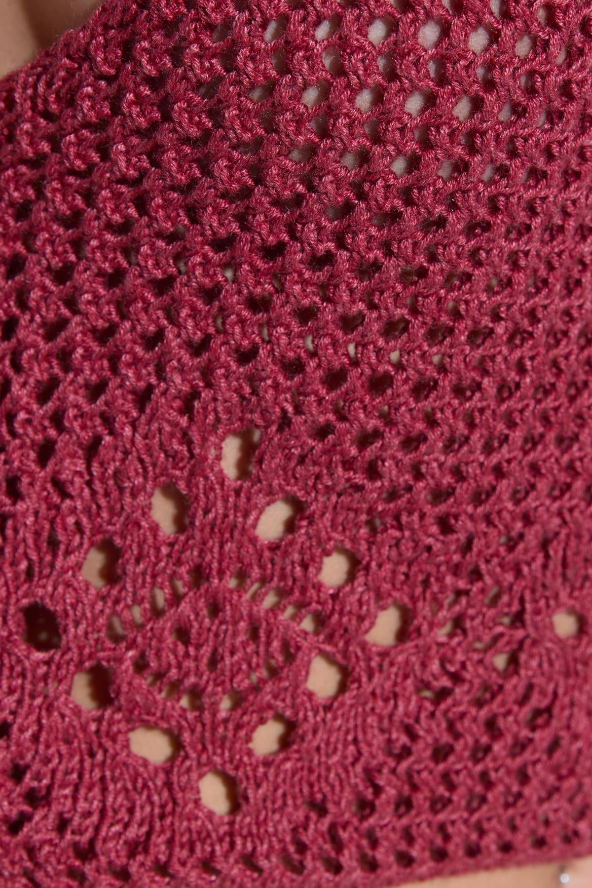 Kurzes, gestricktes Top mit dünnen Trägern