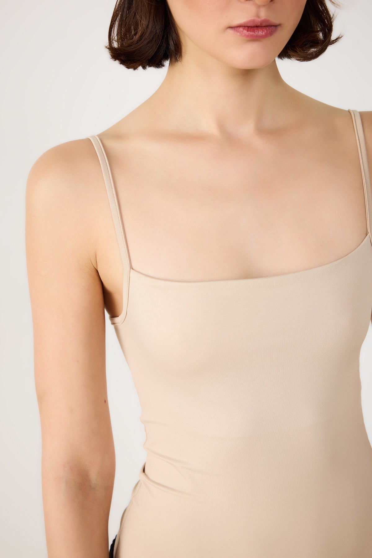 dünn trägerloser Body