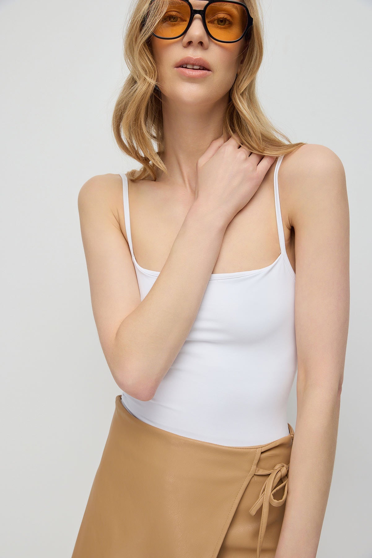 dünn trägerloser Body