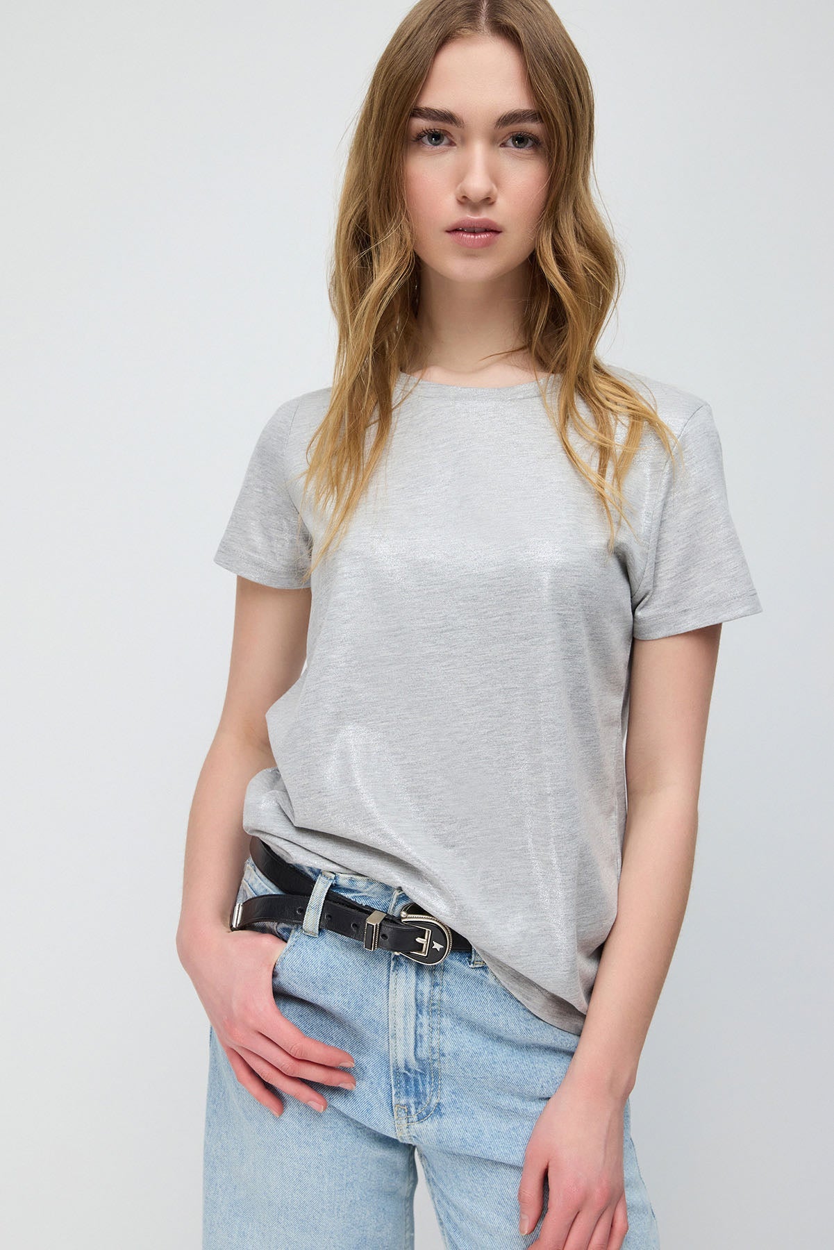 Schimmerndes T-Shirt mit Rundhalsausschnitt