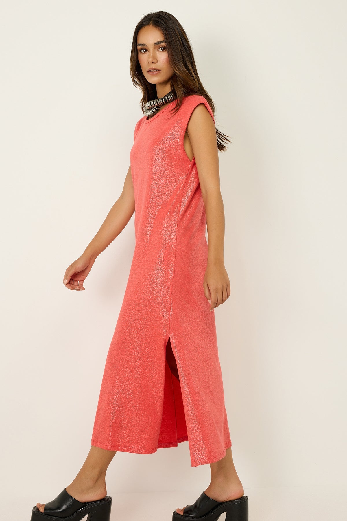 Midikleid aus schimmerndem Stoff
