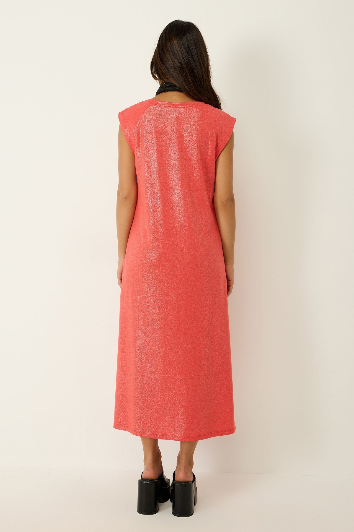 Midikleid aus schimmerndem Stoff
