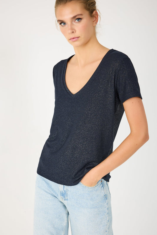 T-Shirt mit V-Ausschnitt aus schimmerndem Stoff