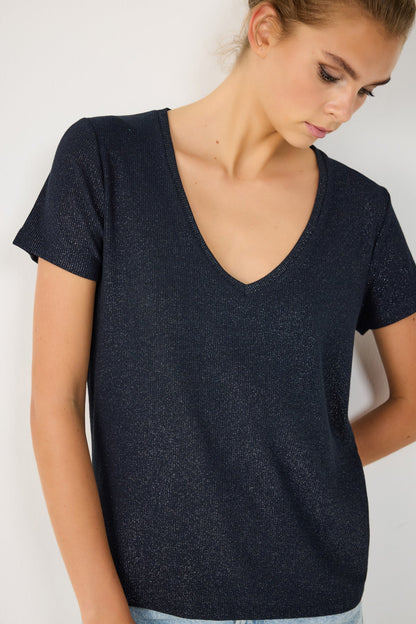 T-Shirt mit V-Ausschnitt aus schimmerndem Stoff