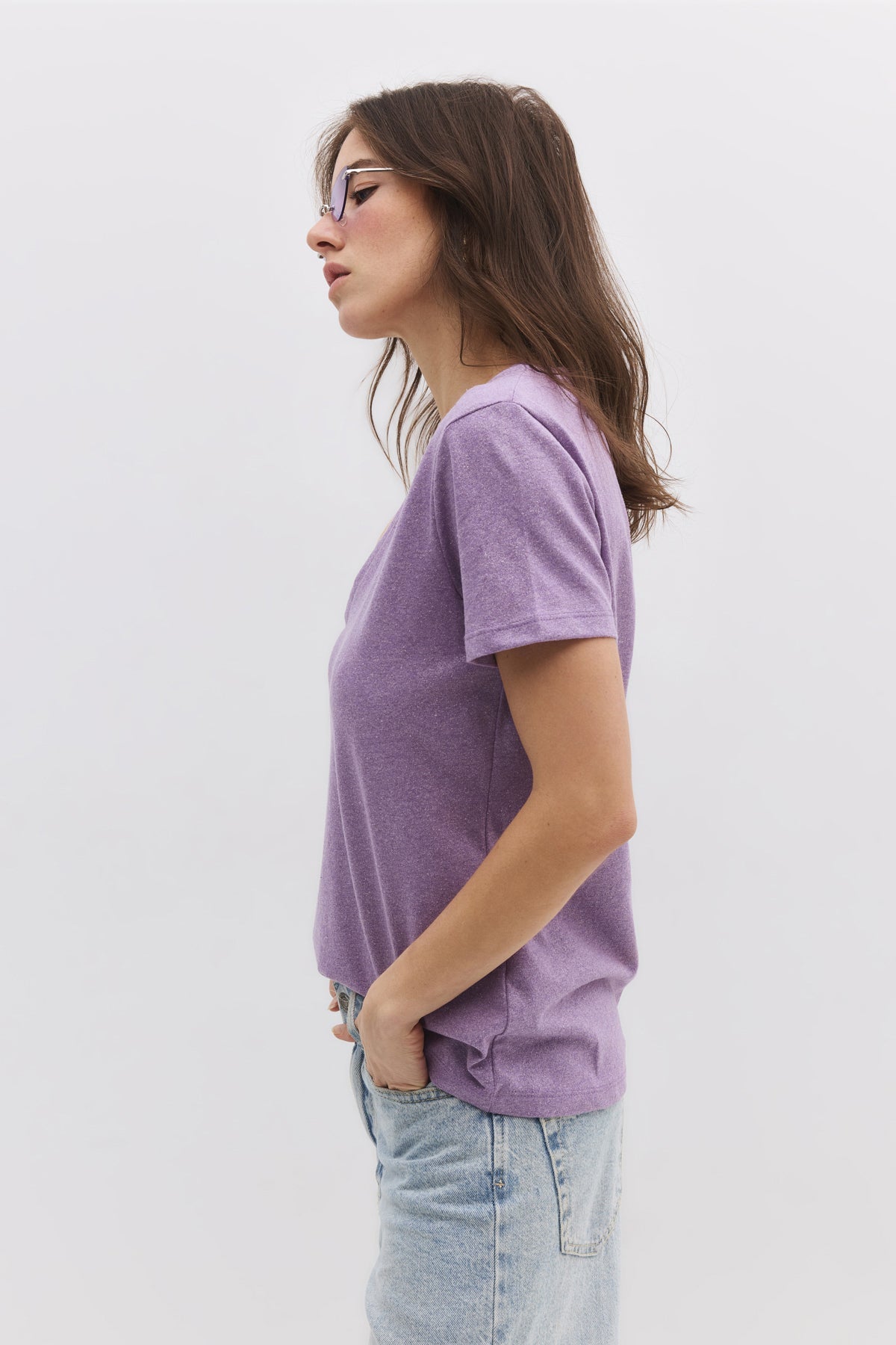 Basic-Kleid mit V-Ausschnitt aus schimmerndem Stoff