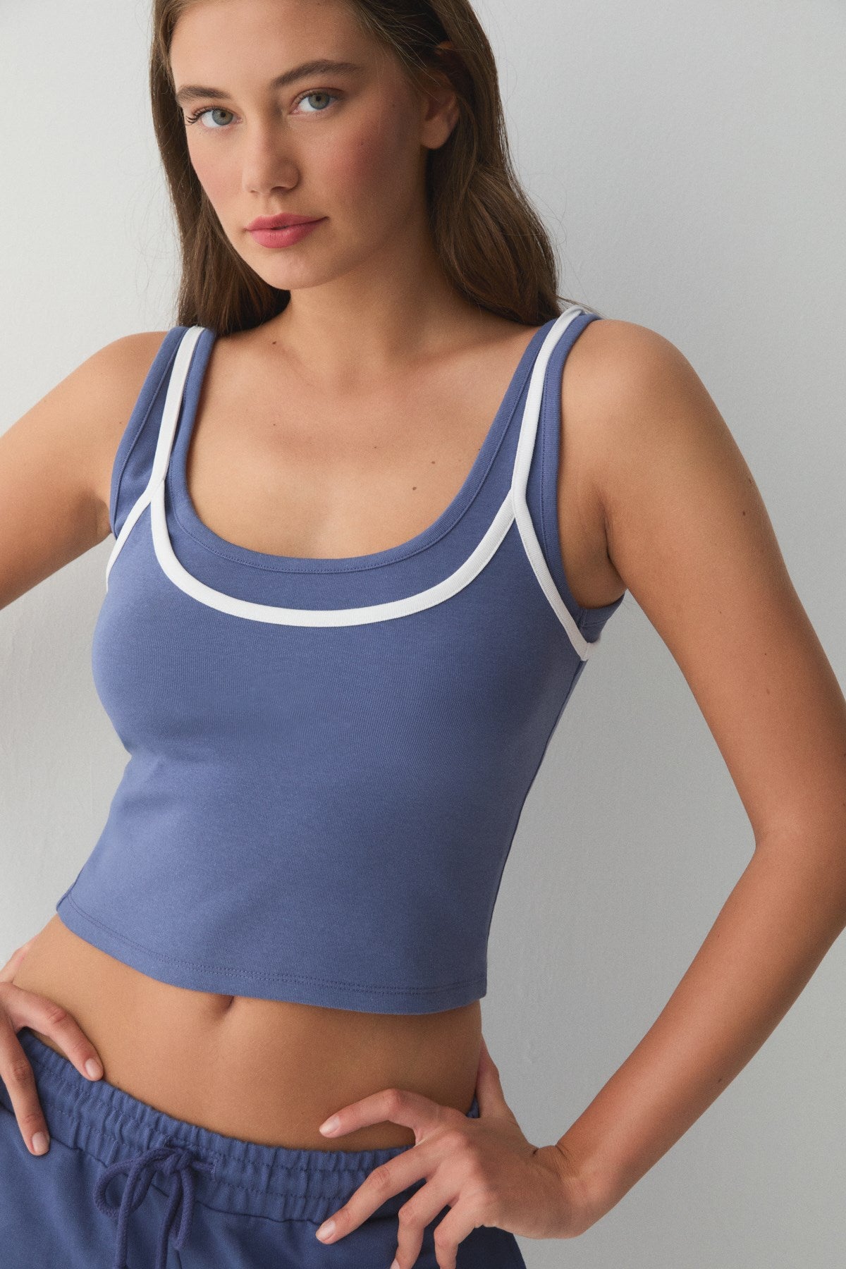 JOHOR Damen Kontrast Crop Top