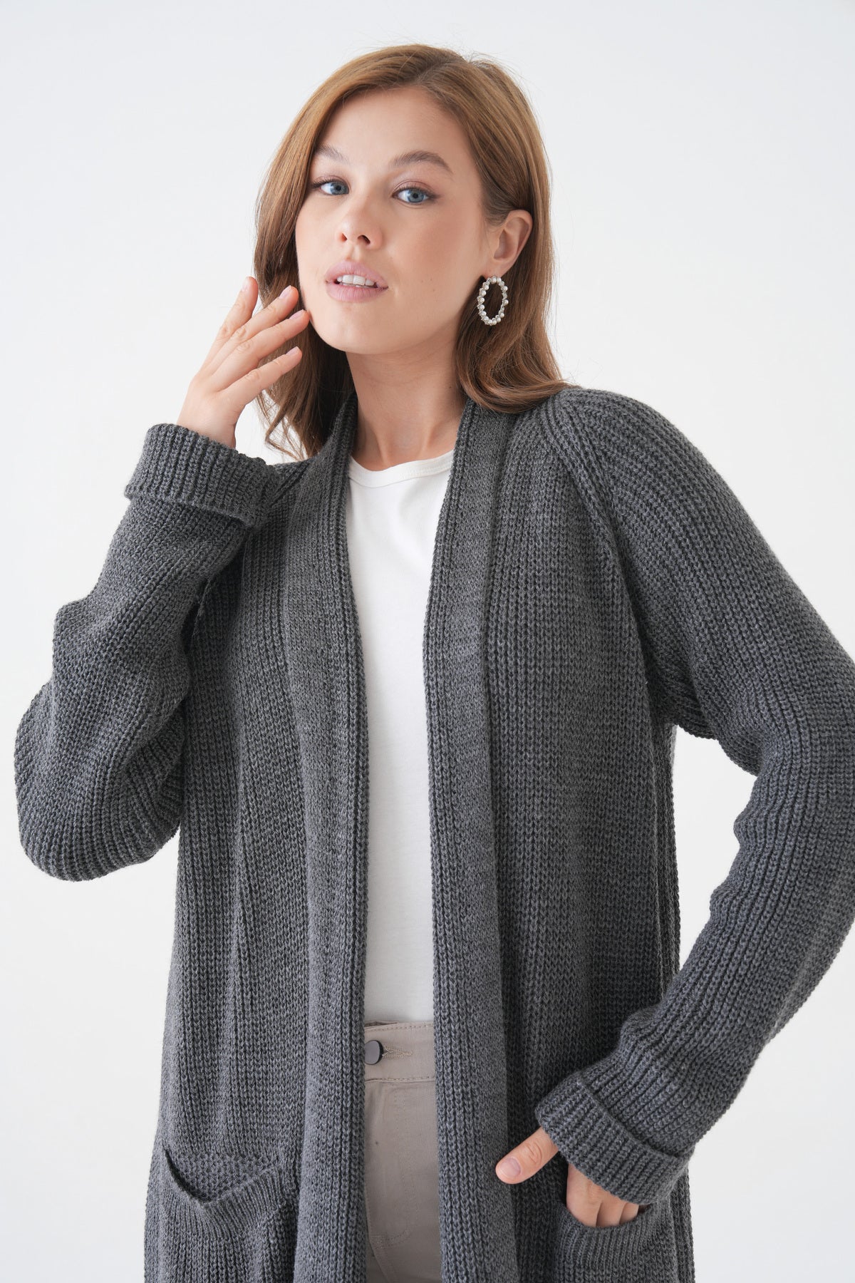 Langer Cardigan mit Schalkragen und doppelten Taschen