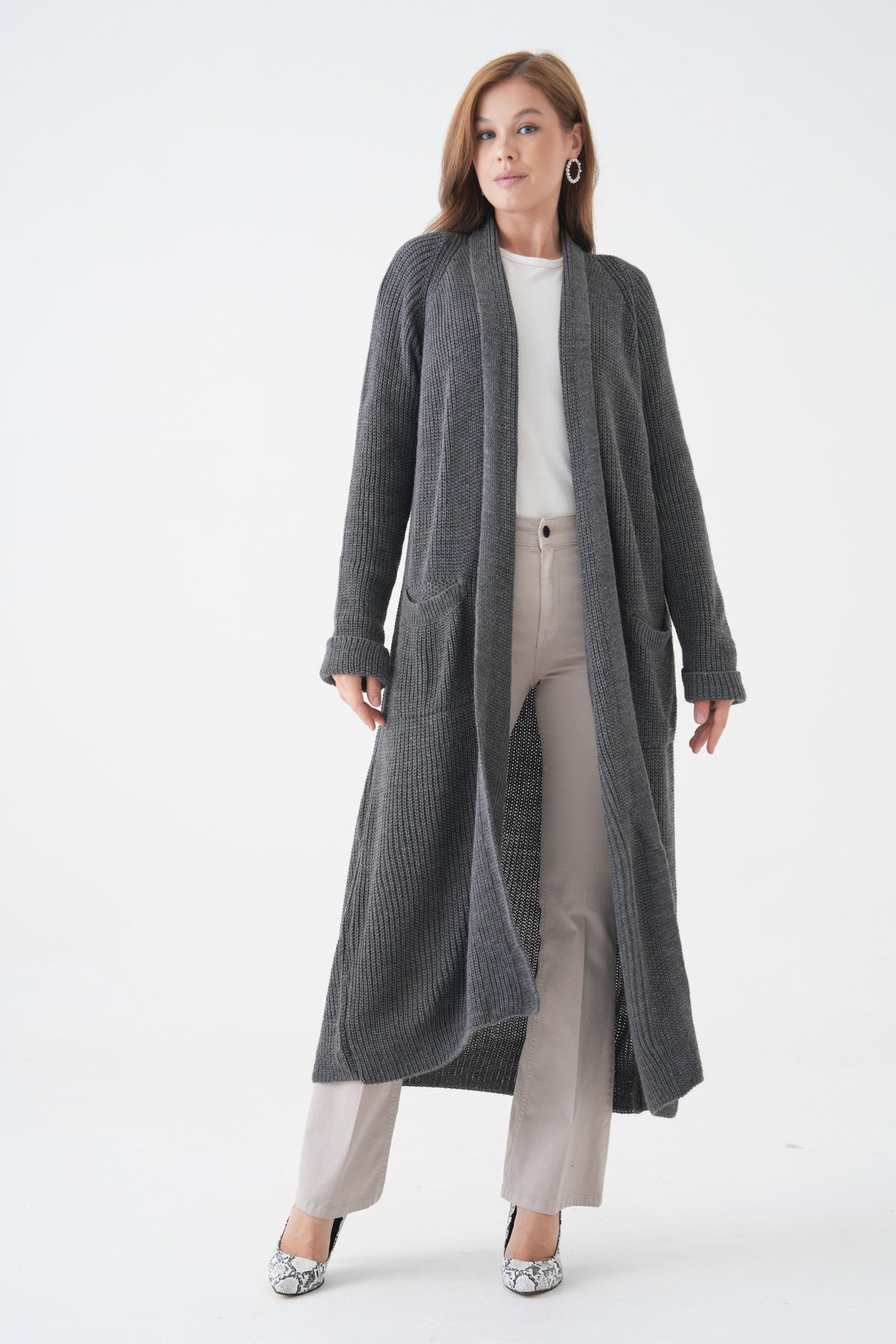 Langer Cardigan mit Schalkragen und doppelten Taschen