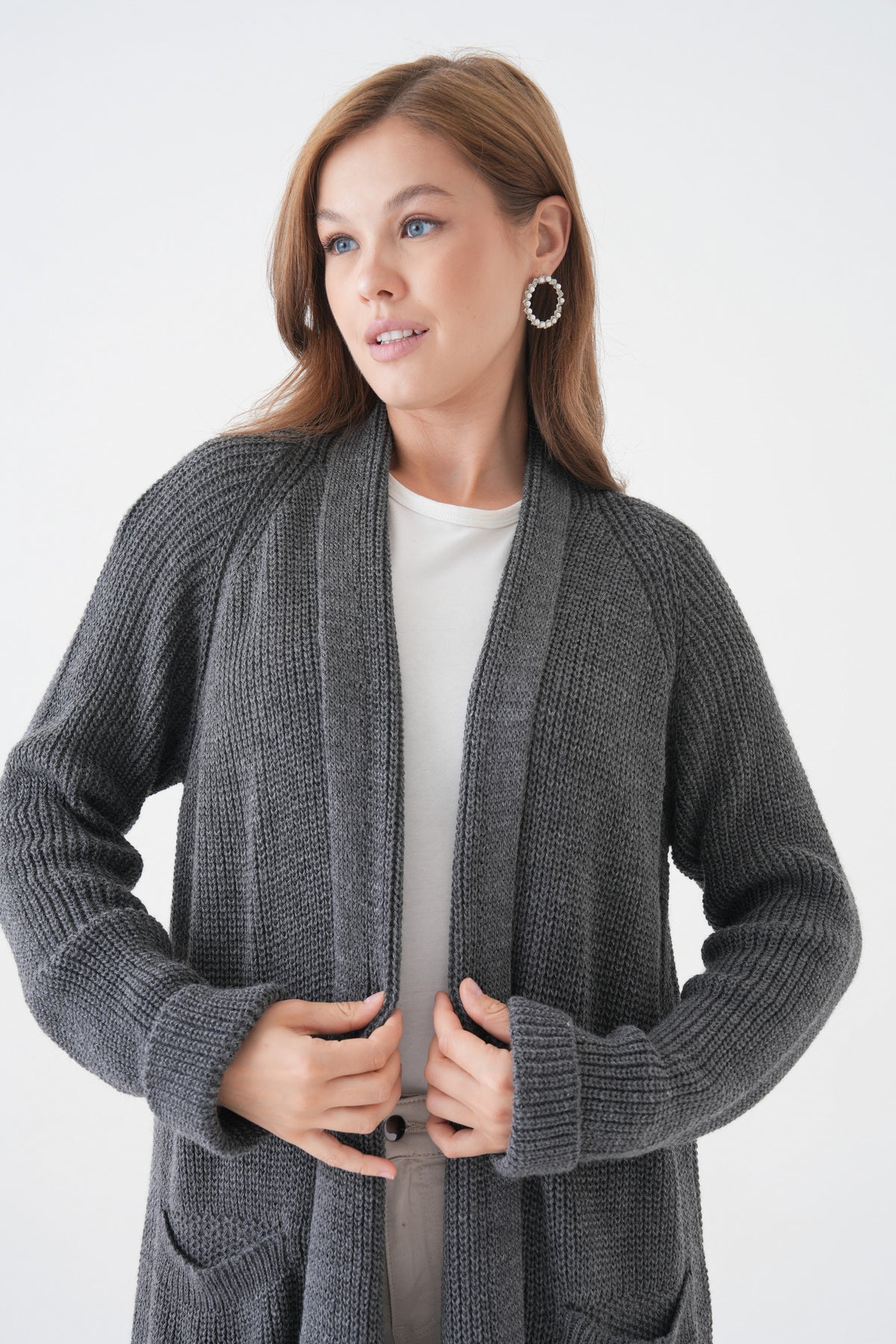 Langer Cardigan mit Schalkragen und doppelten Taschen