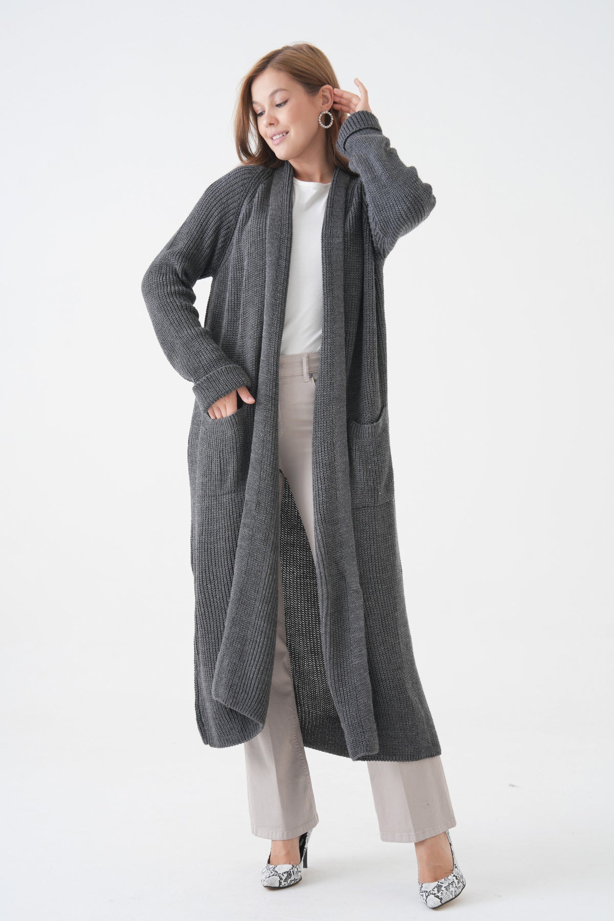 Langer Cardigan mit Schalkragen und doppelten Taschen