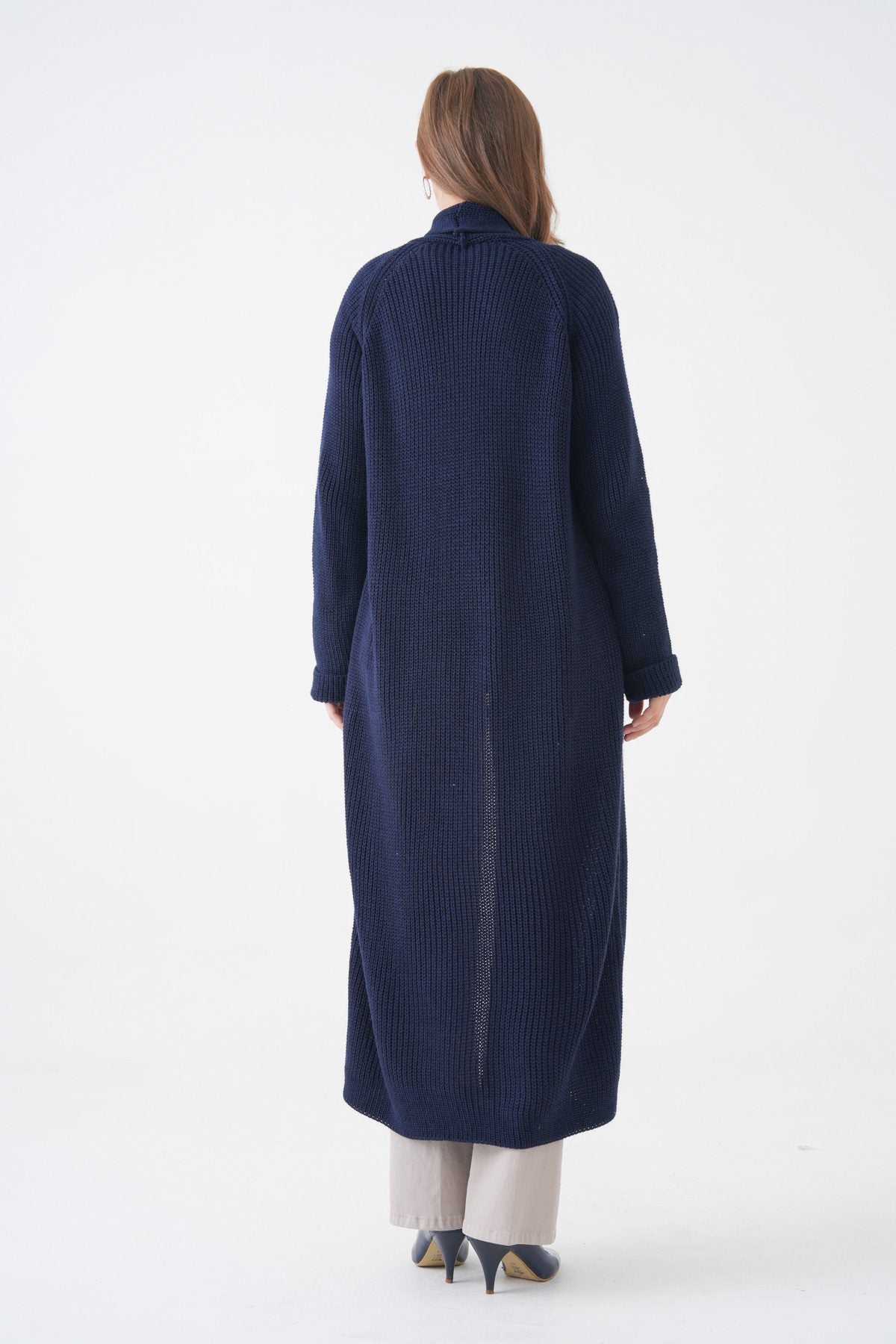 Langer Cardigan mit Schalkragen und doppelten Taschen