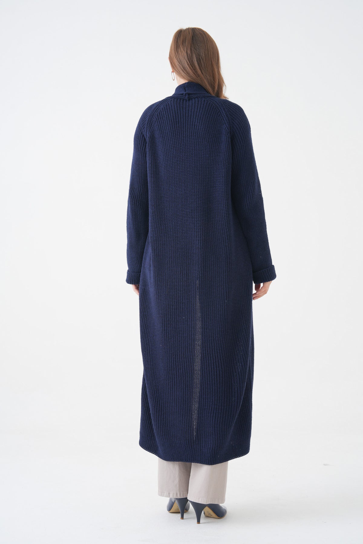 Langer Cardigan mit Schalkragen und doppelten Taschen
