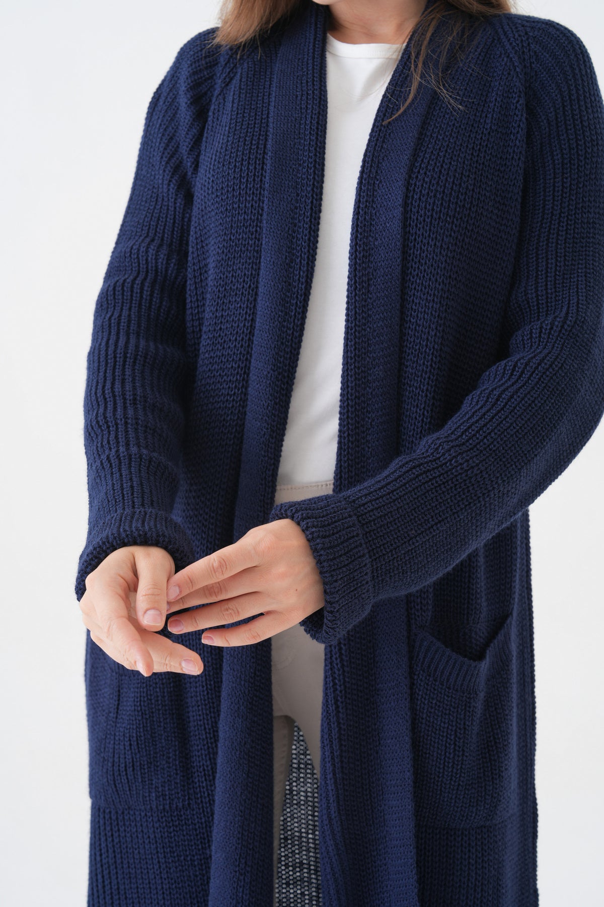 Langer Cardigan mit Schalkragen und doppelten Taschen