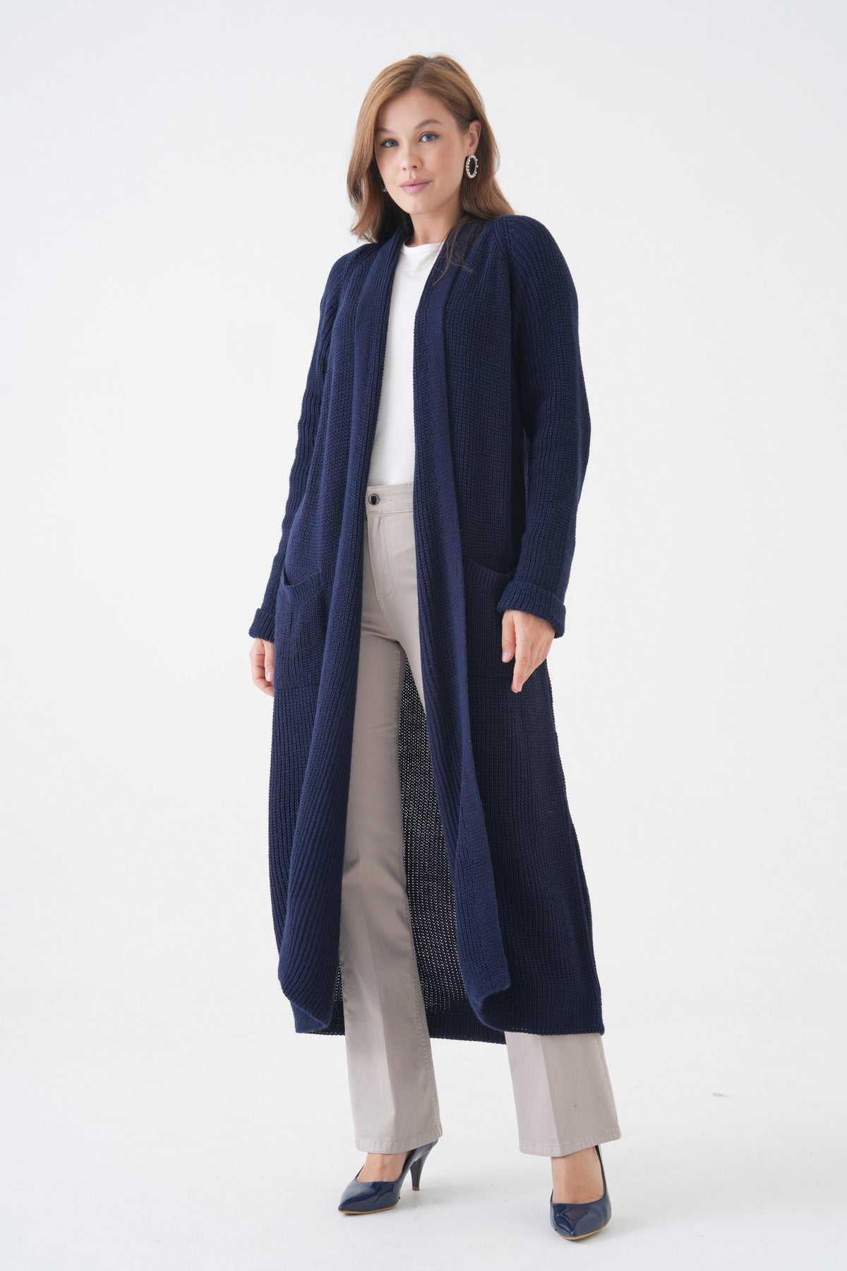 Langer Cardigan mit Schalkragen und doppelten Taschen