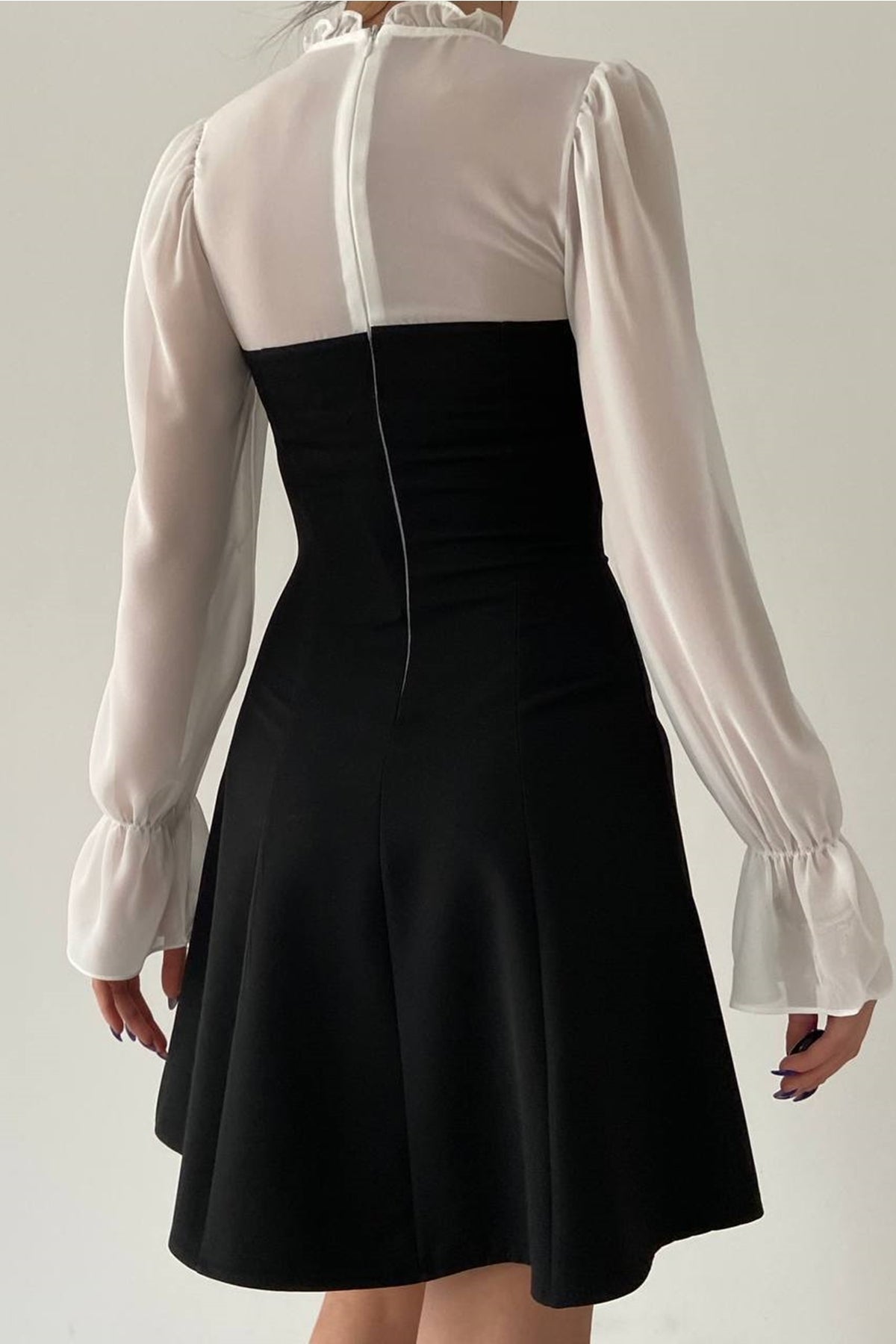 Elegantes Minikleid mit Kragen