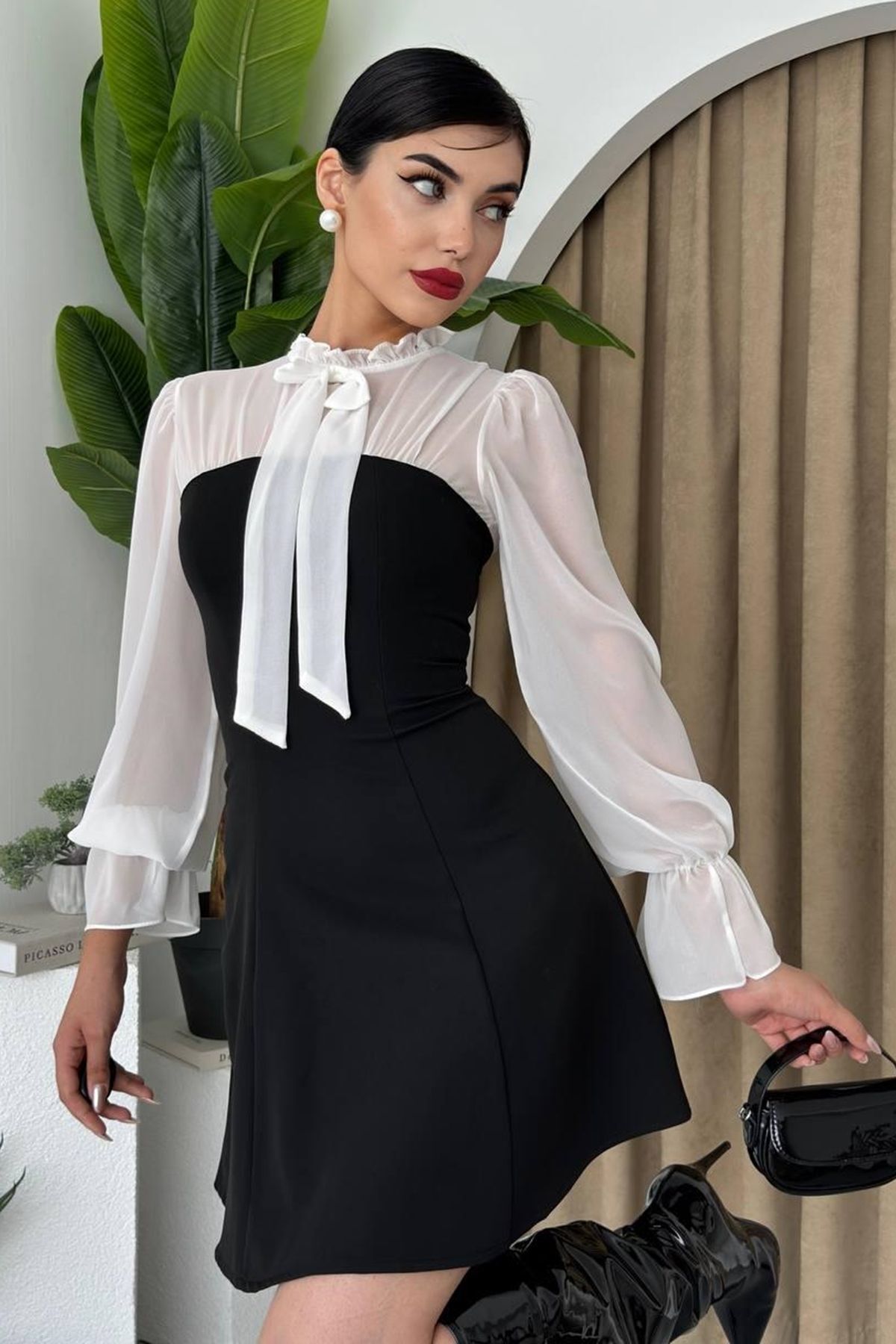 Elegantes Minikleid mit Kragen
