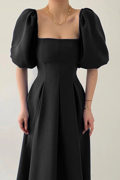 Trägerloses, ausgestelltes Midikleid mit kurzen Ärmeln