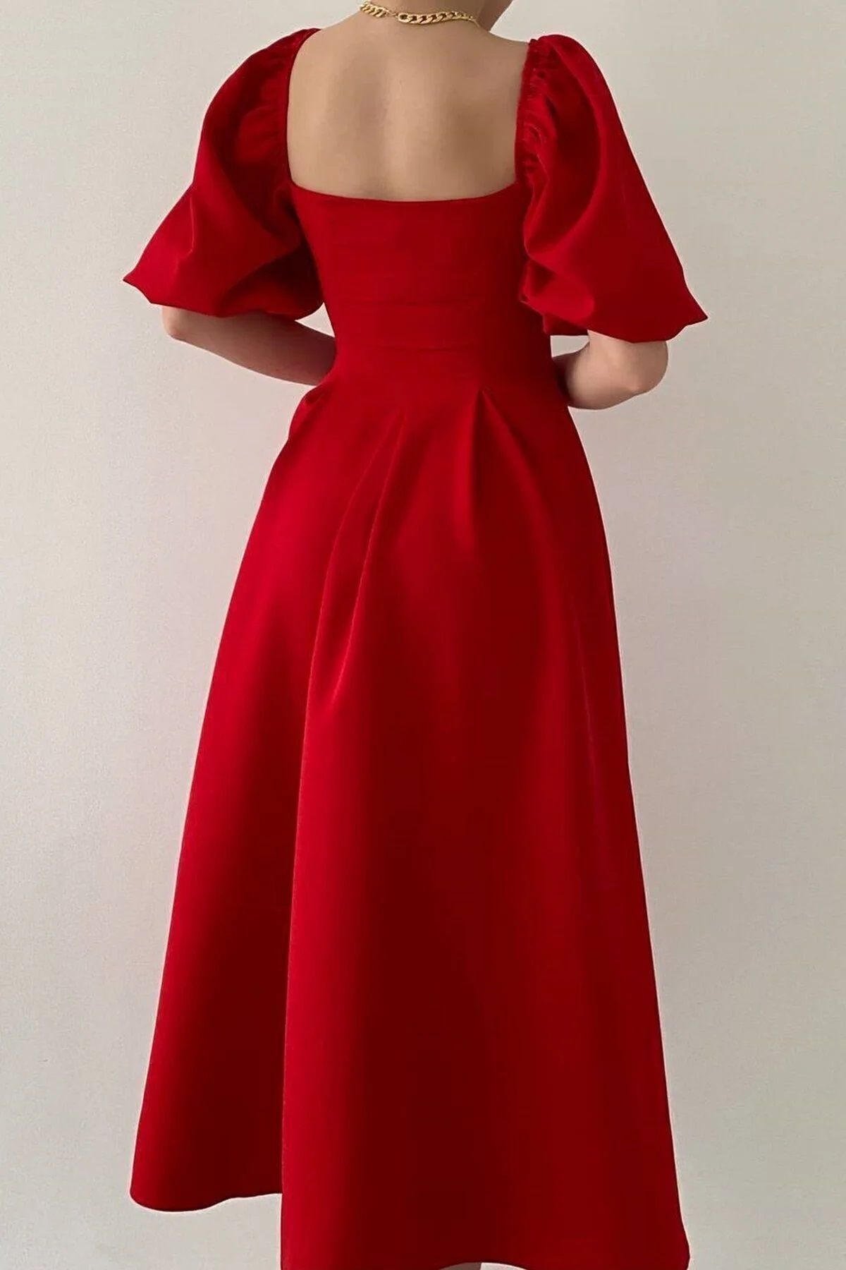 Trägerloses, ausgestelltes Midikleid mit kurzen Ärmeln