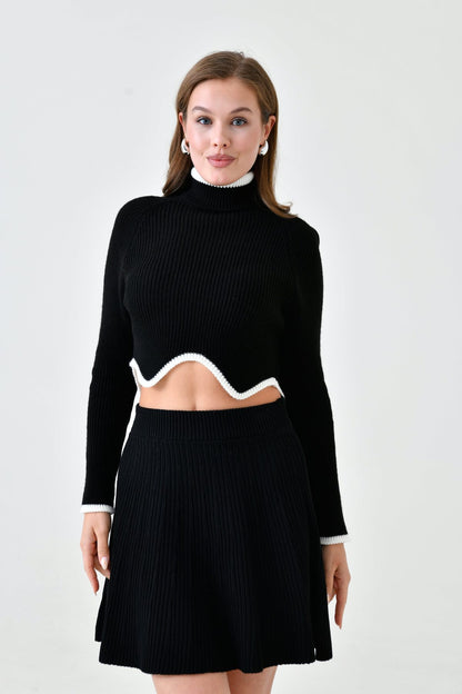 Rollkragenpullover mit asymmetrischem Schnitt, langen Ärmeln und kurzem Schnitt