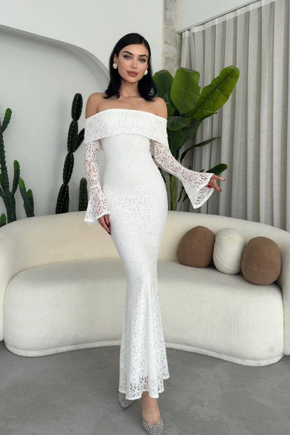 Trägerloses Maxikleid mit langen Ärmeln