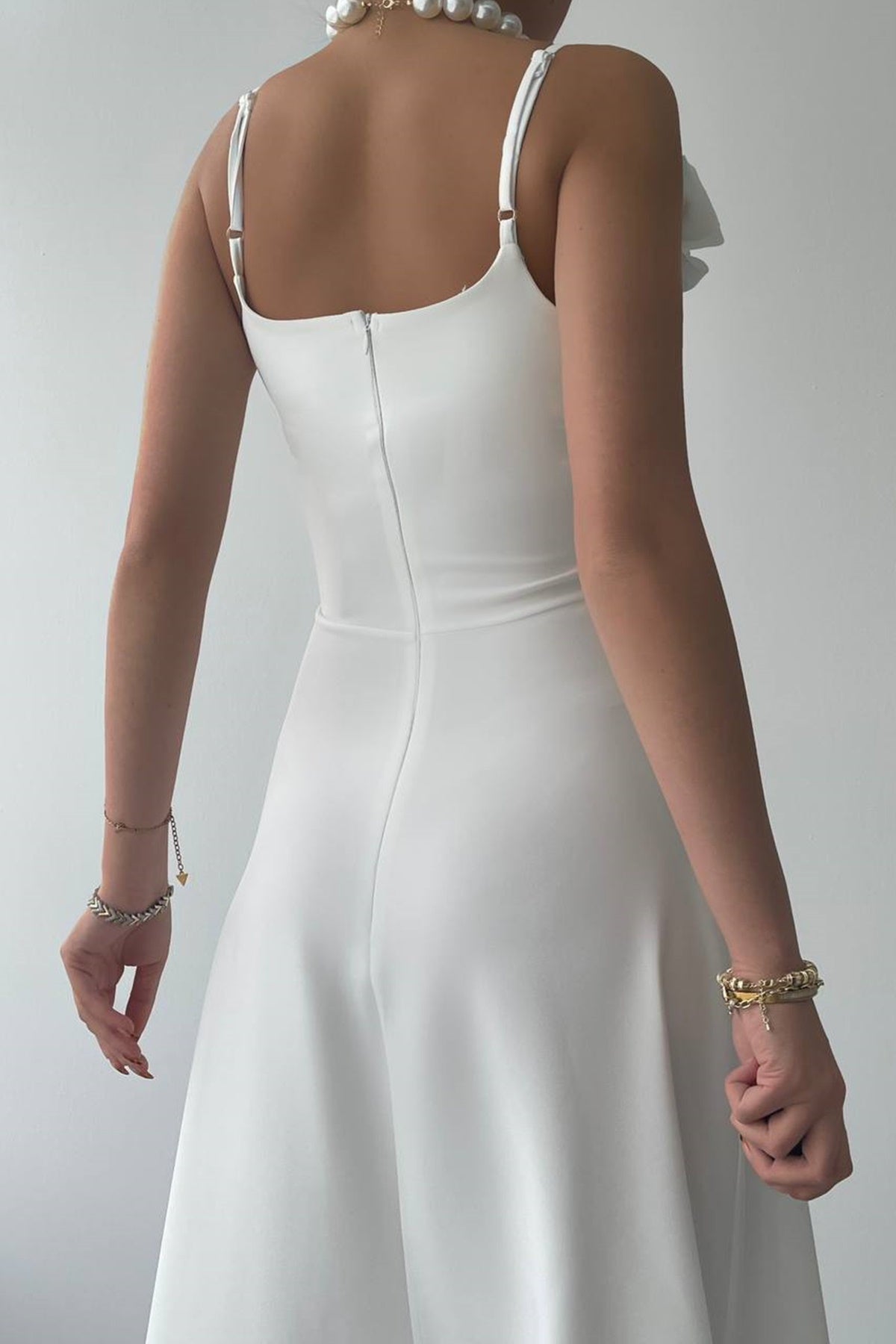 Trägerloses Maxikleid mit Ausschnitt