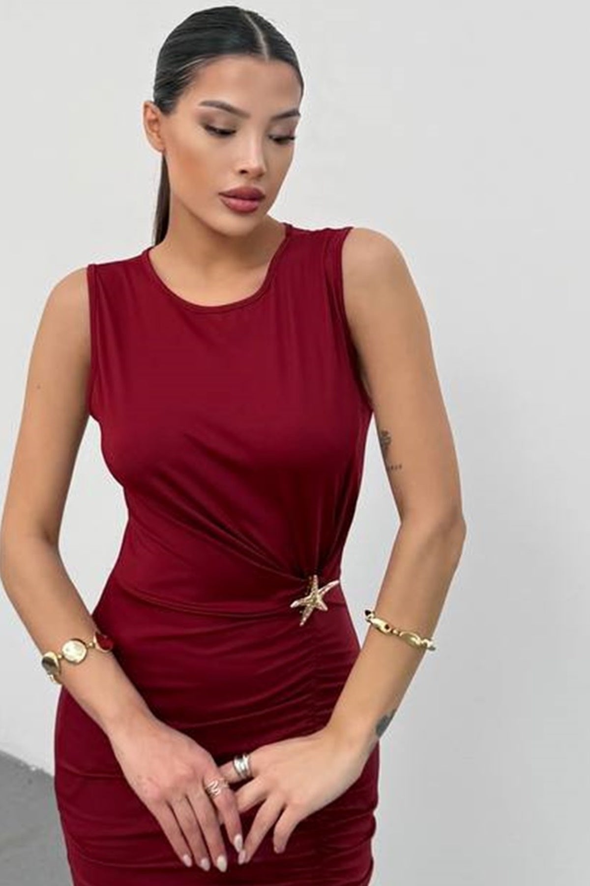 Ärmelloses langes Kleid mit Schlitz