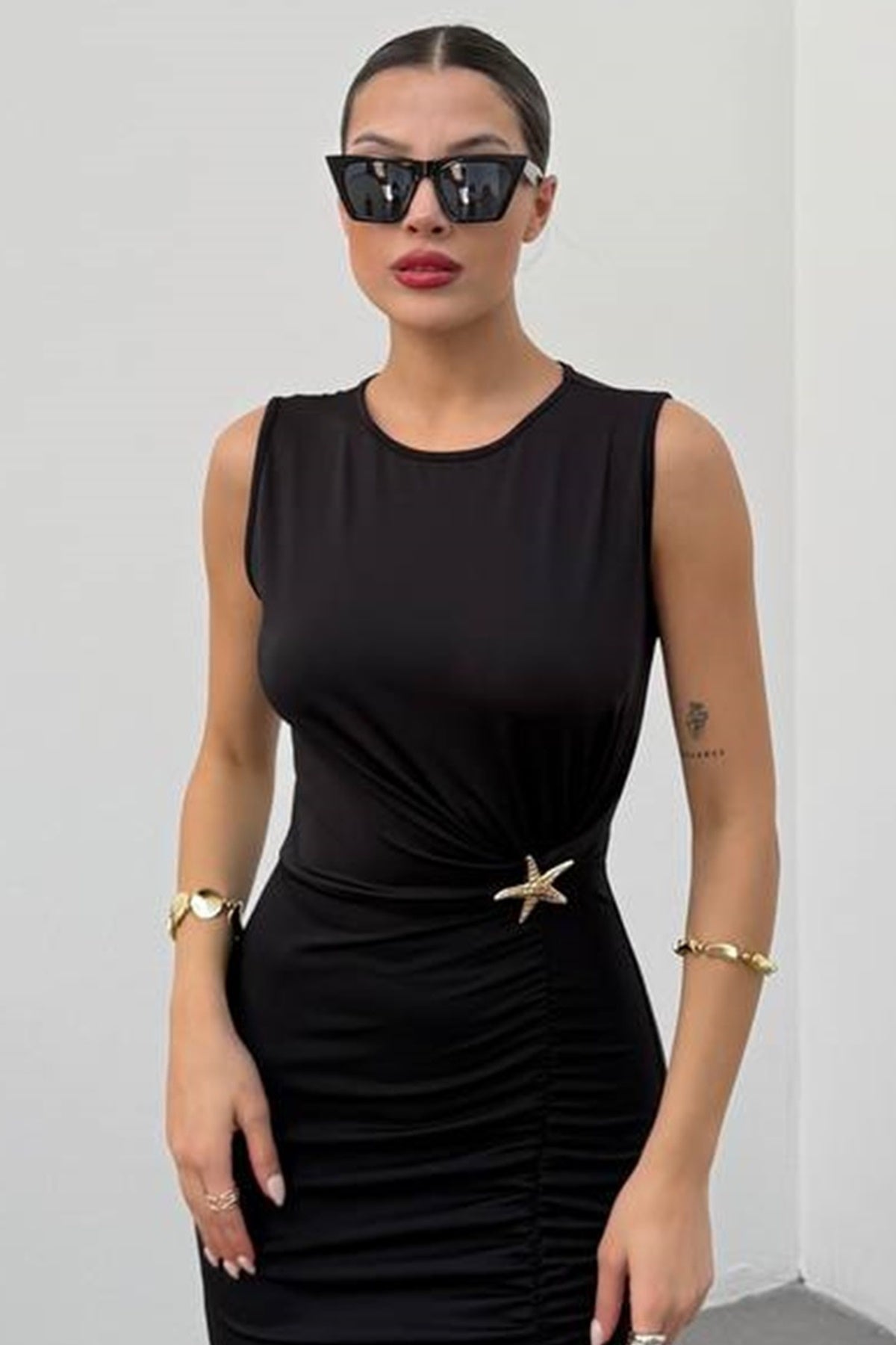 Ärmelloses langes Kleid mit Schlitz