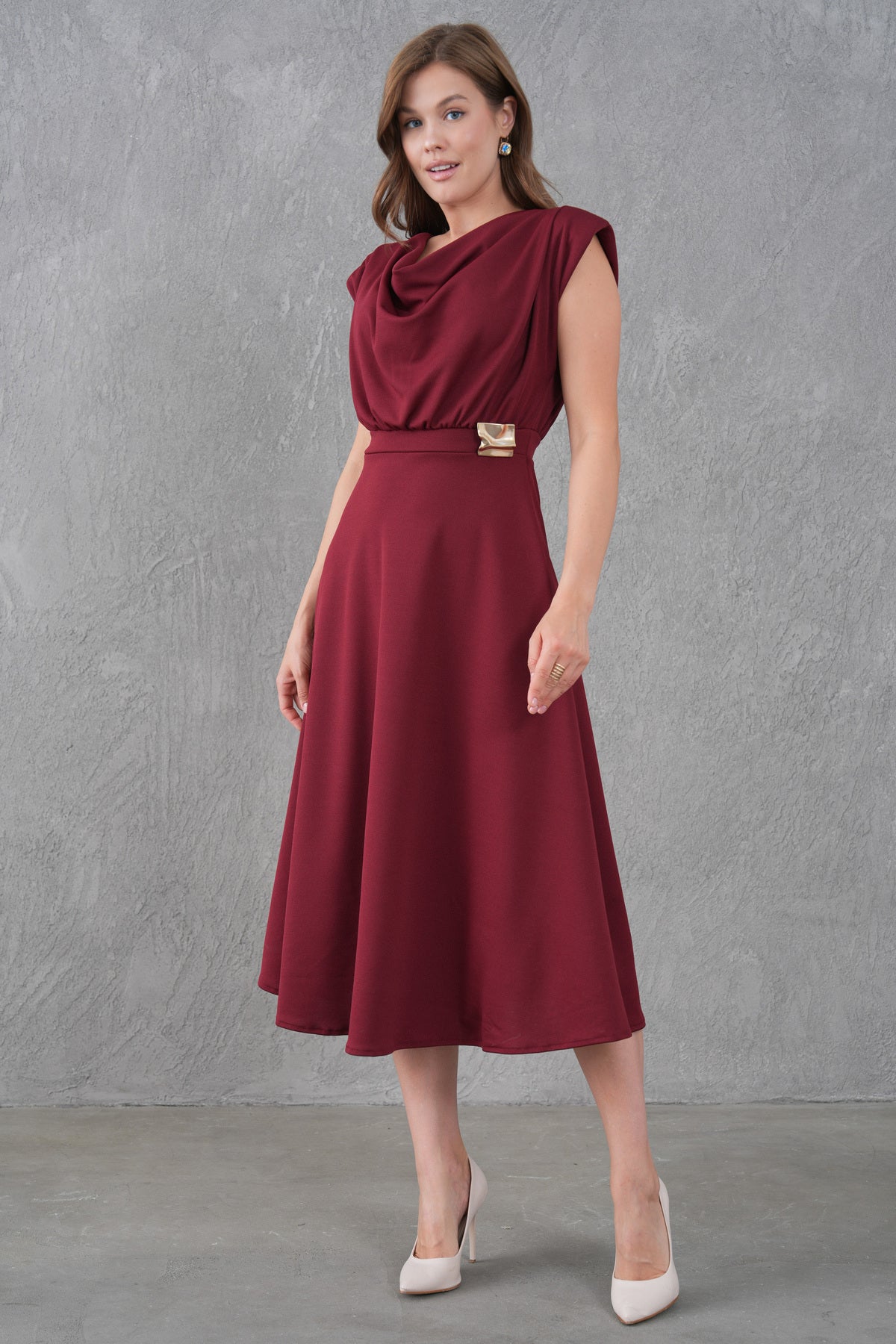 Midikleid mit V-Ausschnitt und ausgestelltem Saum