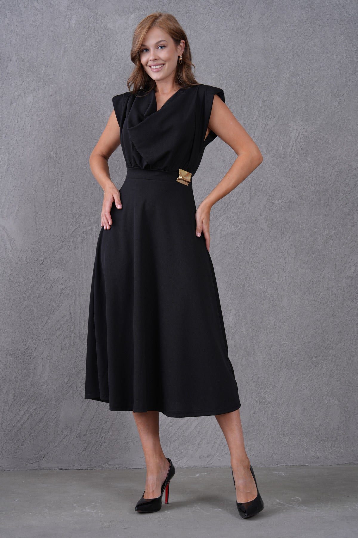 Midikleid mit V-Ausschnitt und ausgestelltem Saum