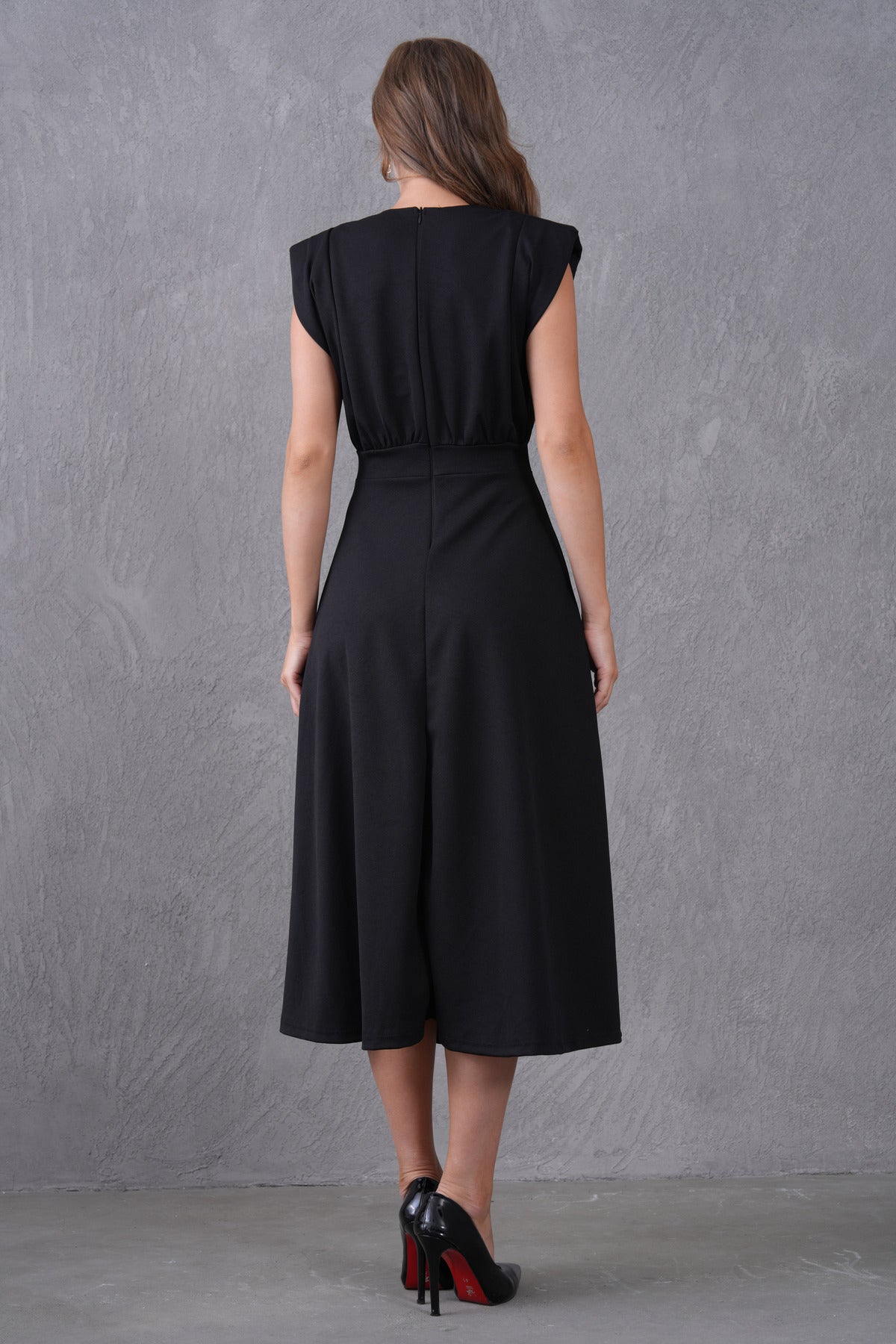 Midikleid mit V-Ausschnitt und ausgestelltem Saum